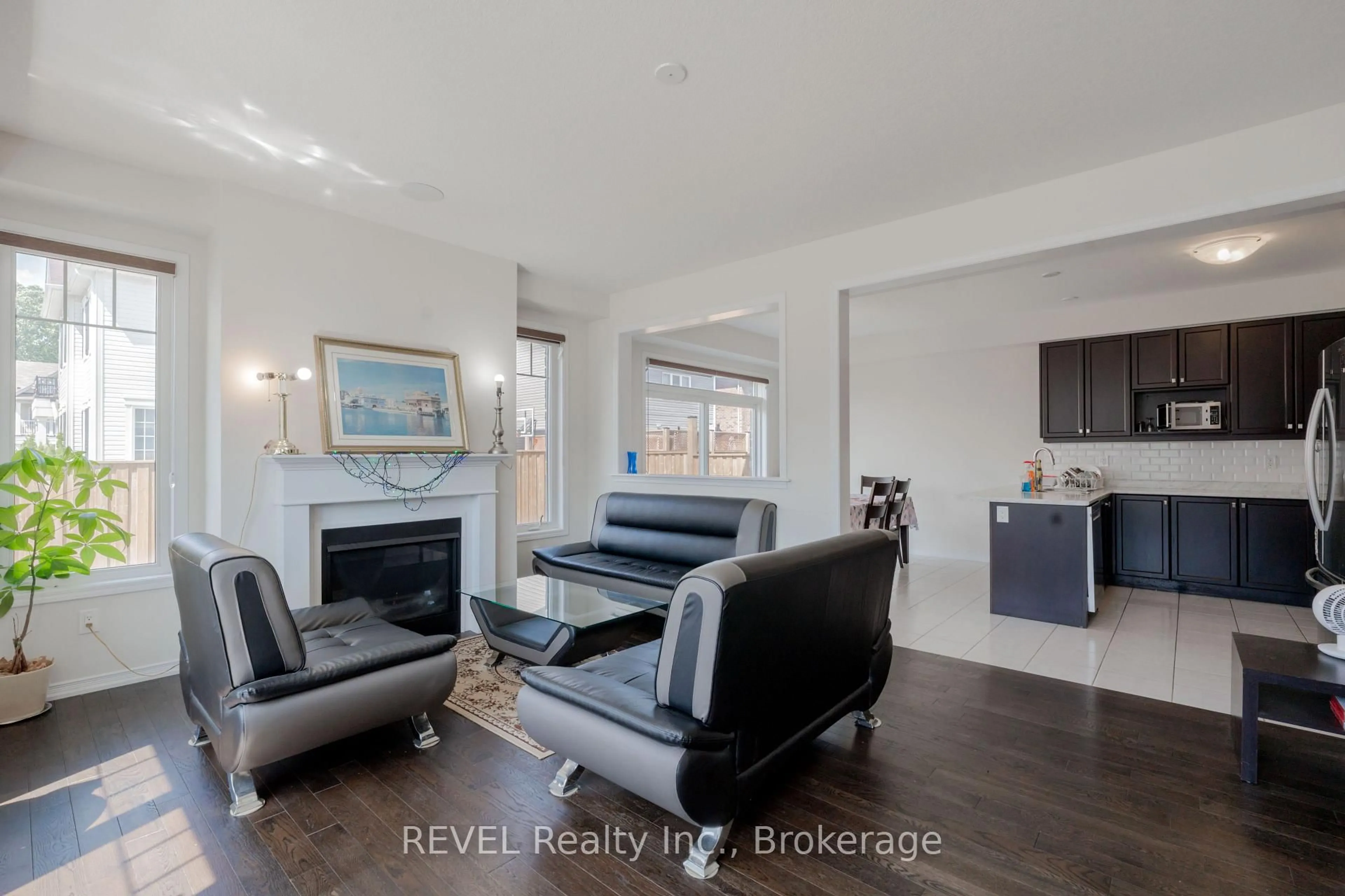 Living room with furniture, unknown for 8797 Pawpaw Lane, Niagara Falls Ontario L2H 3S4