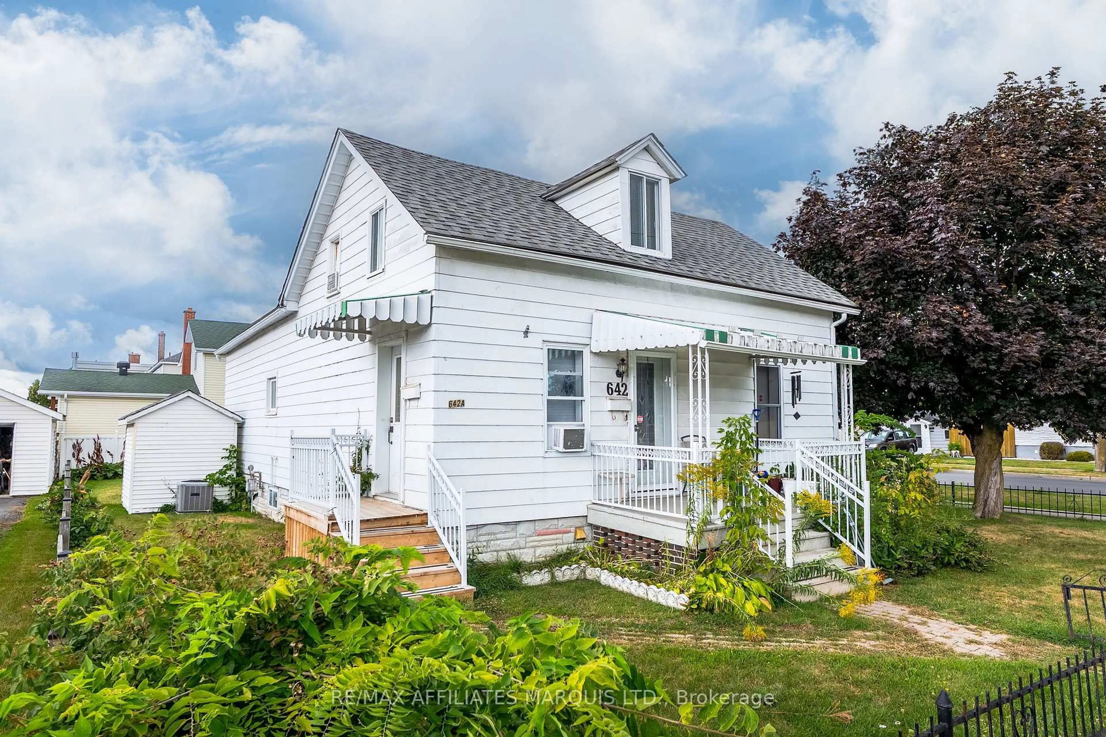 Home with vinyl exterior material, street for 642 Marlborough St, Cornwall Ontario K6H 4B1