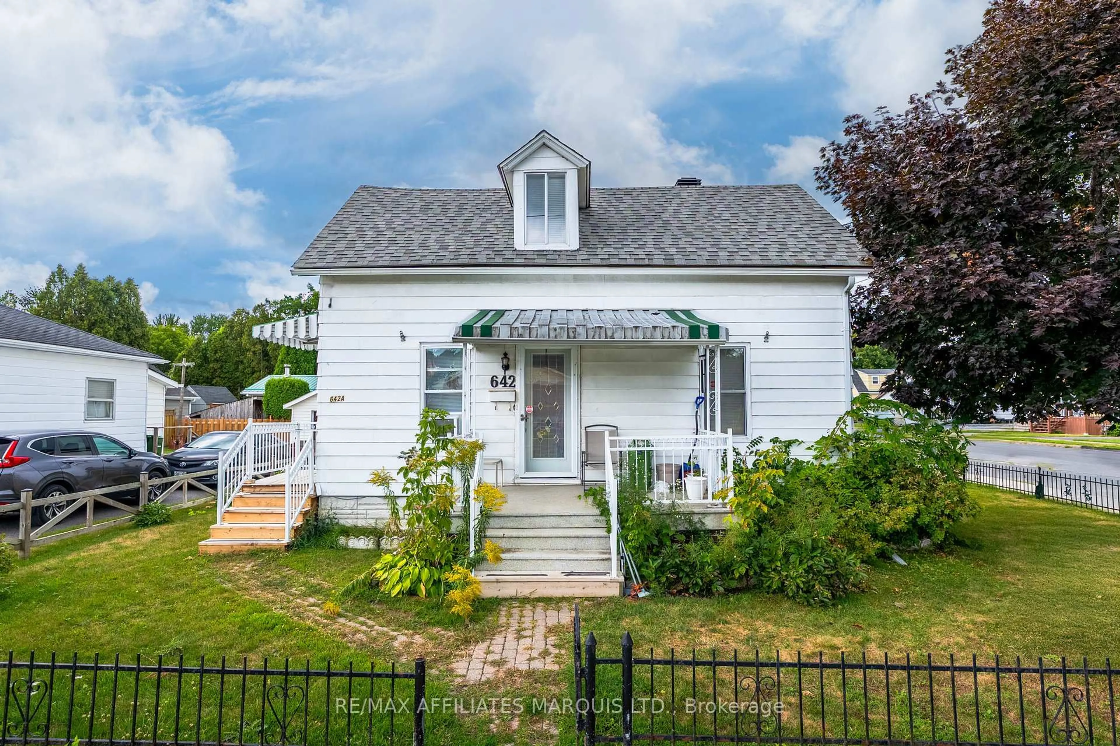 Home with vinyl exterior material, street for 642 Marlborough St, Cornwall Ontario K6H 4B1