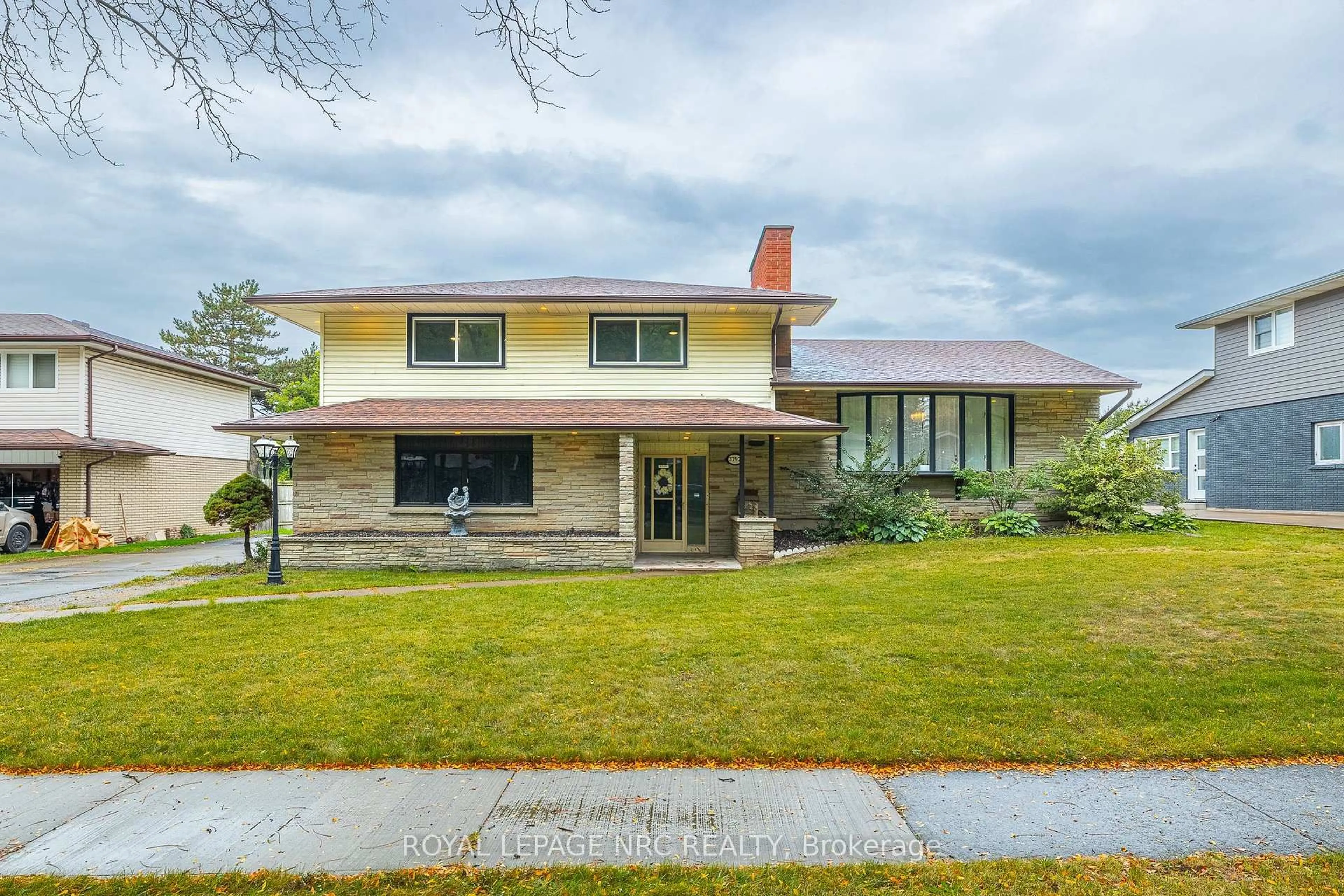 Home with brick exterior material, street for 3797 Wiltshire Blvd, Niagara Falls Ontario L2J 3E5