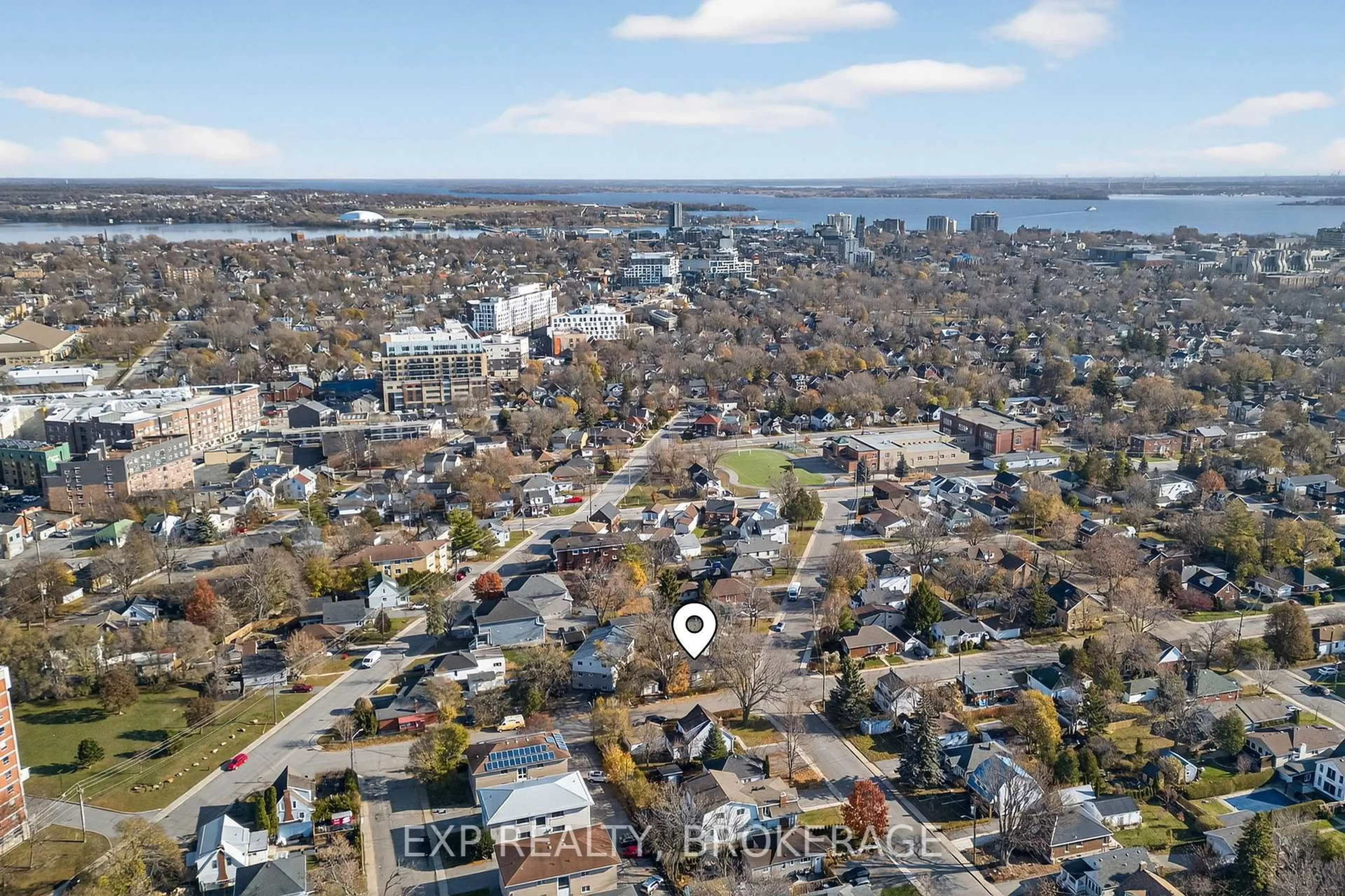 A pic from outside/outdoor area/front of a property/back of a property/a pic from drone, street for 19 Scott St, Kingston Ontario K7L 1L3