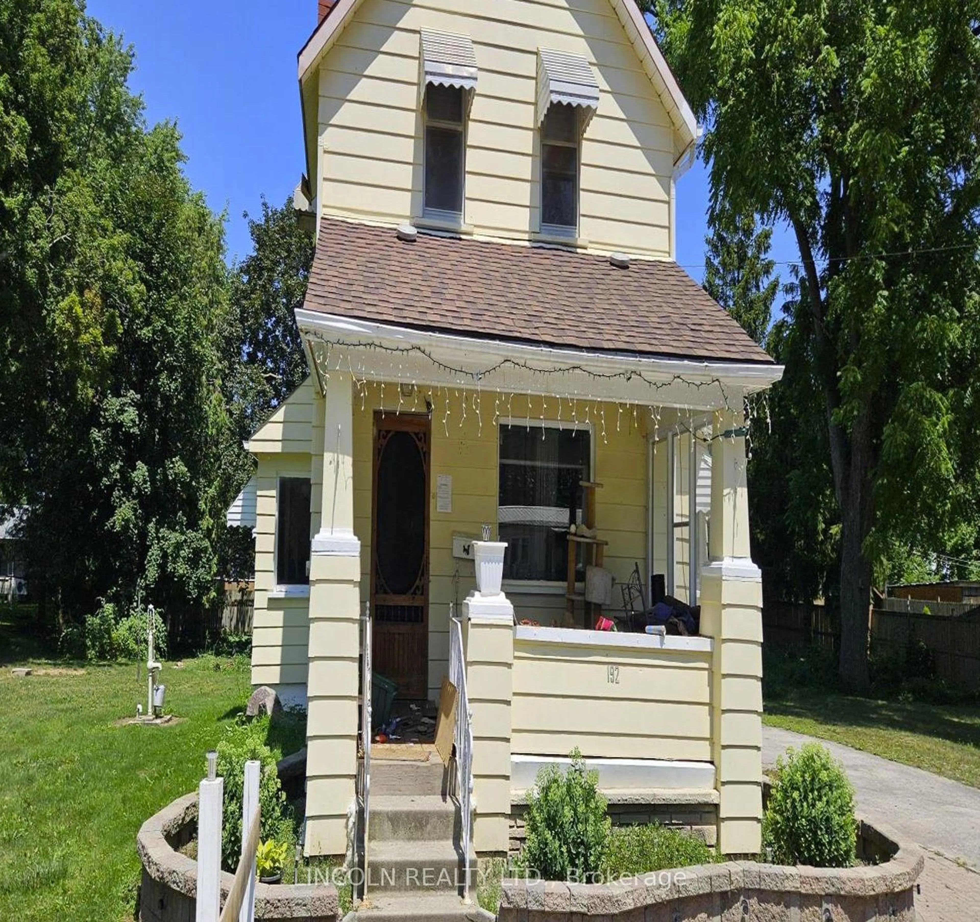 Home with vinyl exterior material, street for 192 William St, North Middlesex Ontario N0M 2K0