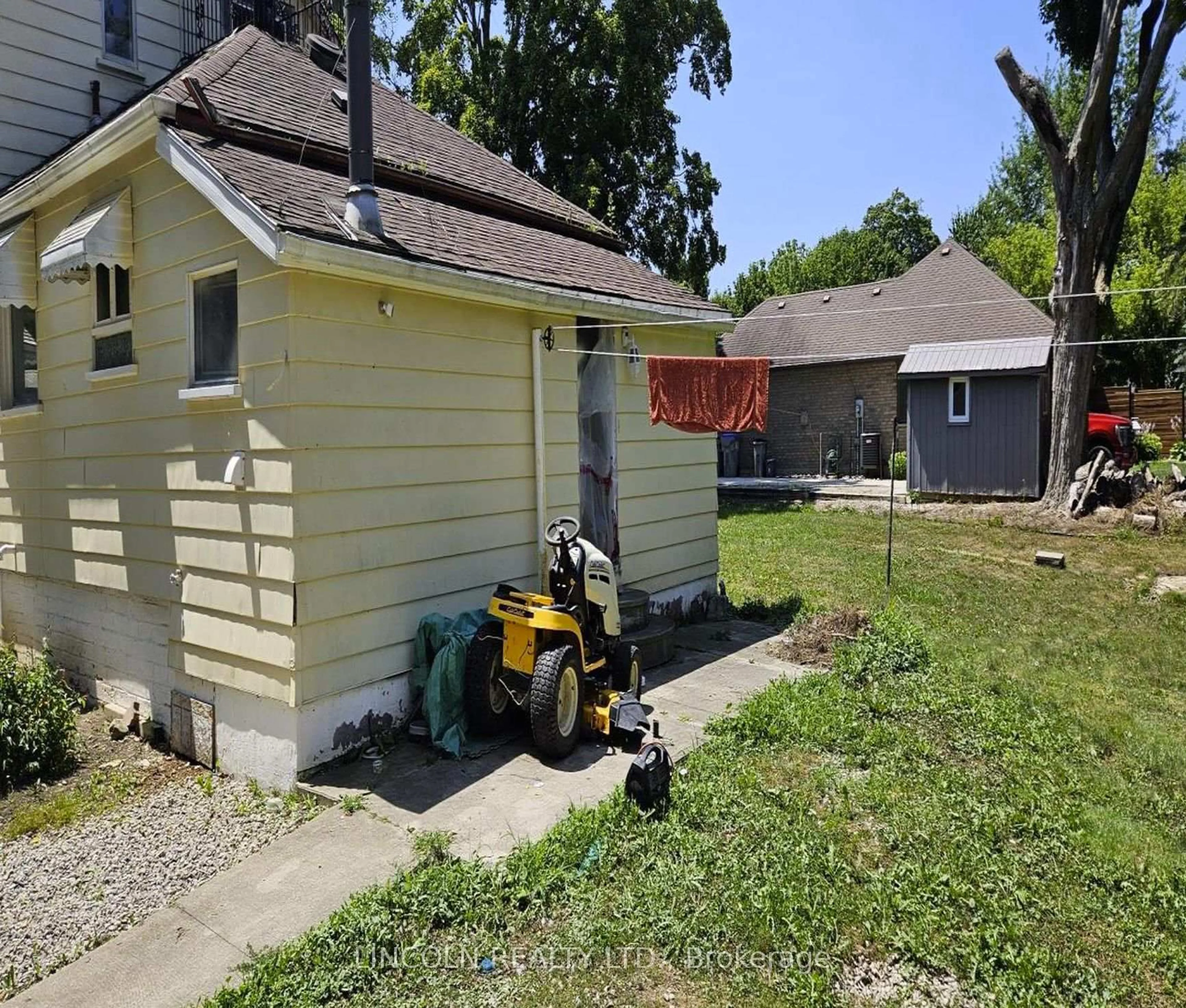 Shed for 192 William St, North Middlesex Ontario N0M 2K0