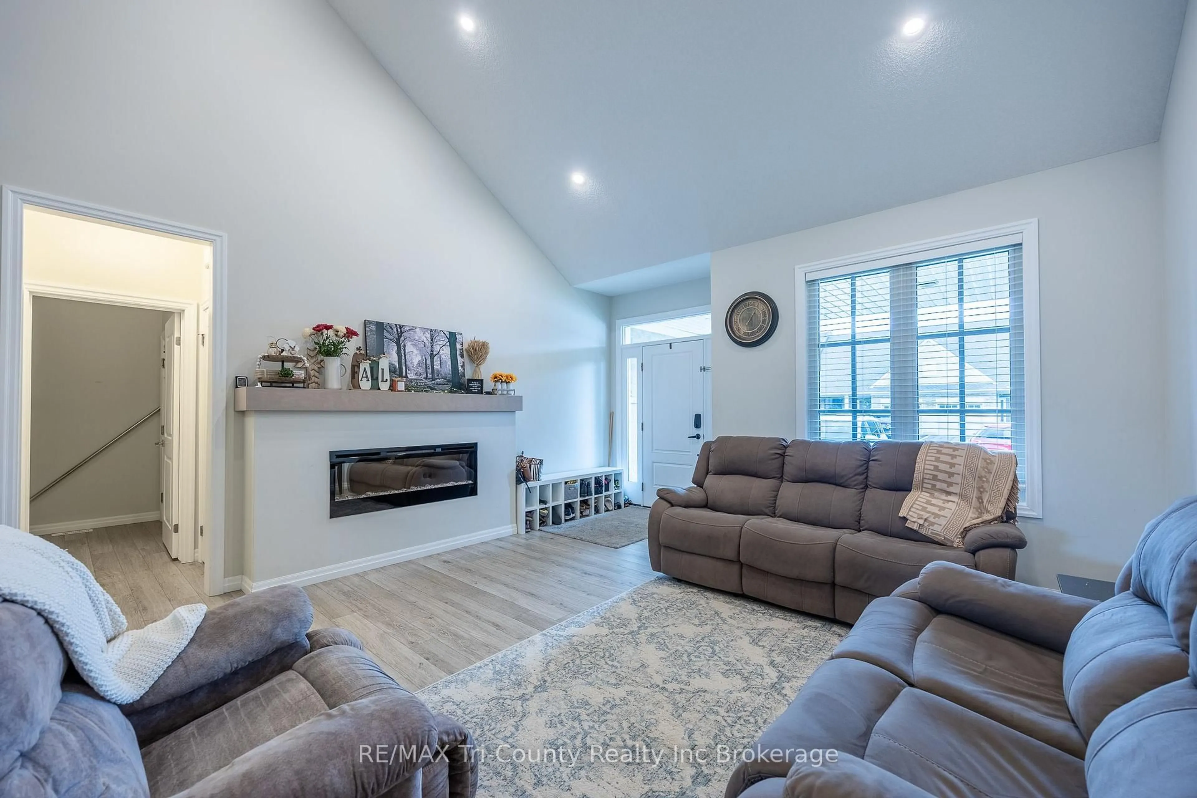 Living room with furniture, unknown for 19 Sierra St, Tillsonburg Ontario N4G 0J2