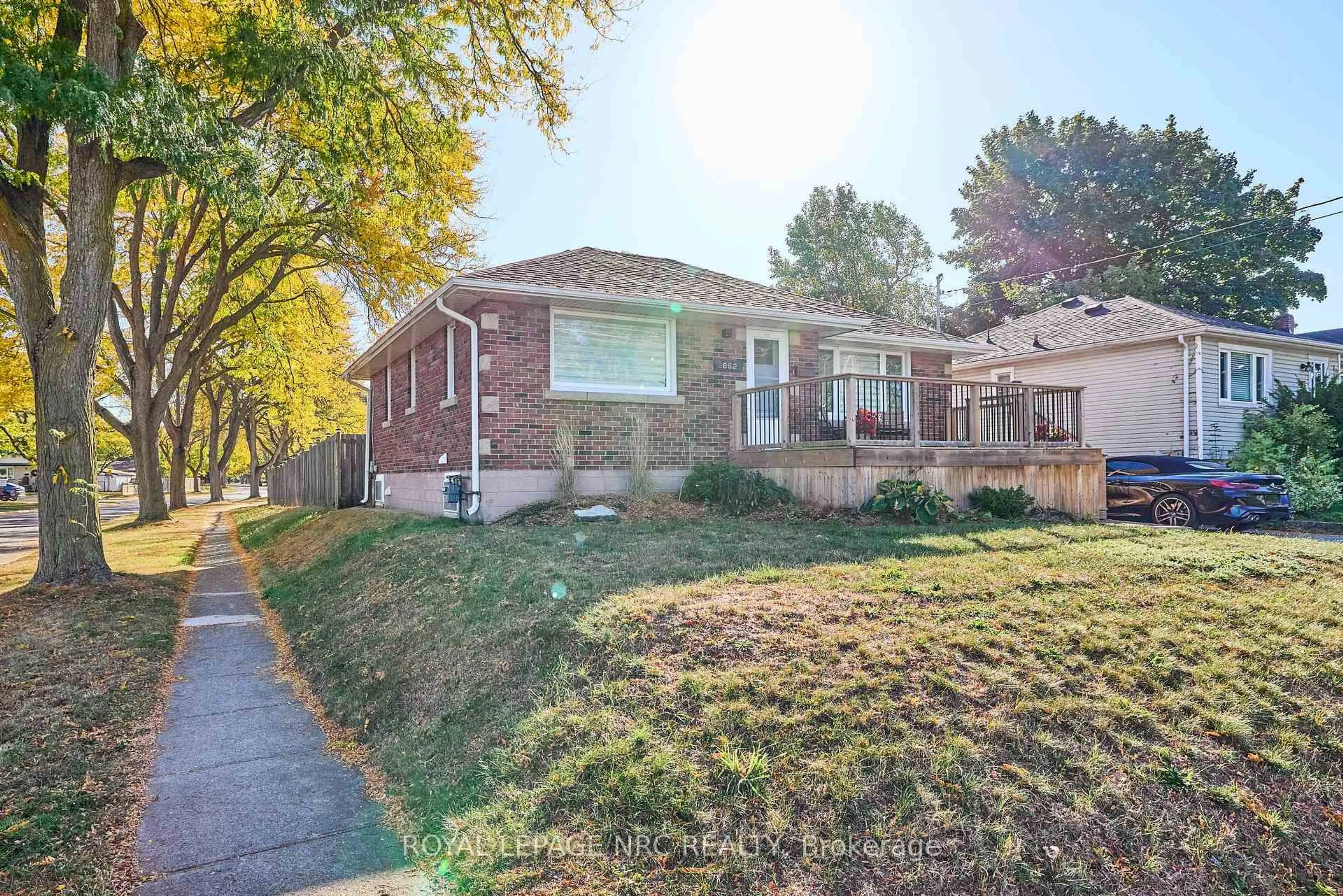 Home with brick exterior material, street for 2862 Dorchester Rd, Niagara Falls Ontario L2J 2Z3