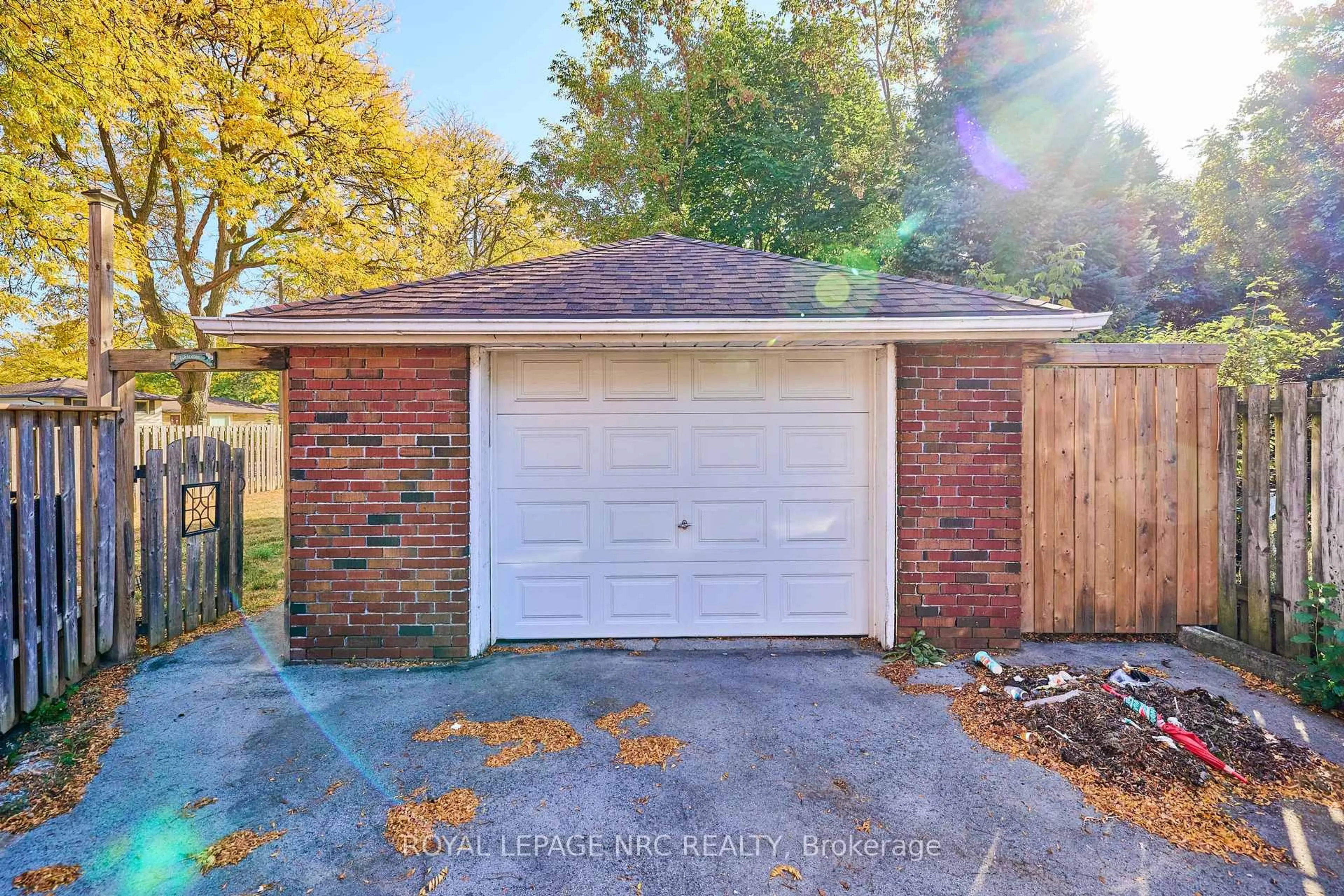 Home with brick exterior material, street for 2862 Dorchester Rd, Niagara Falls Ontario L2J 2Z3