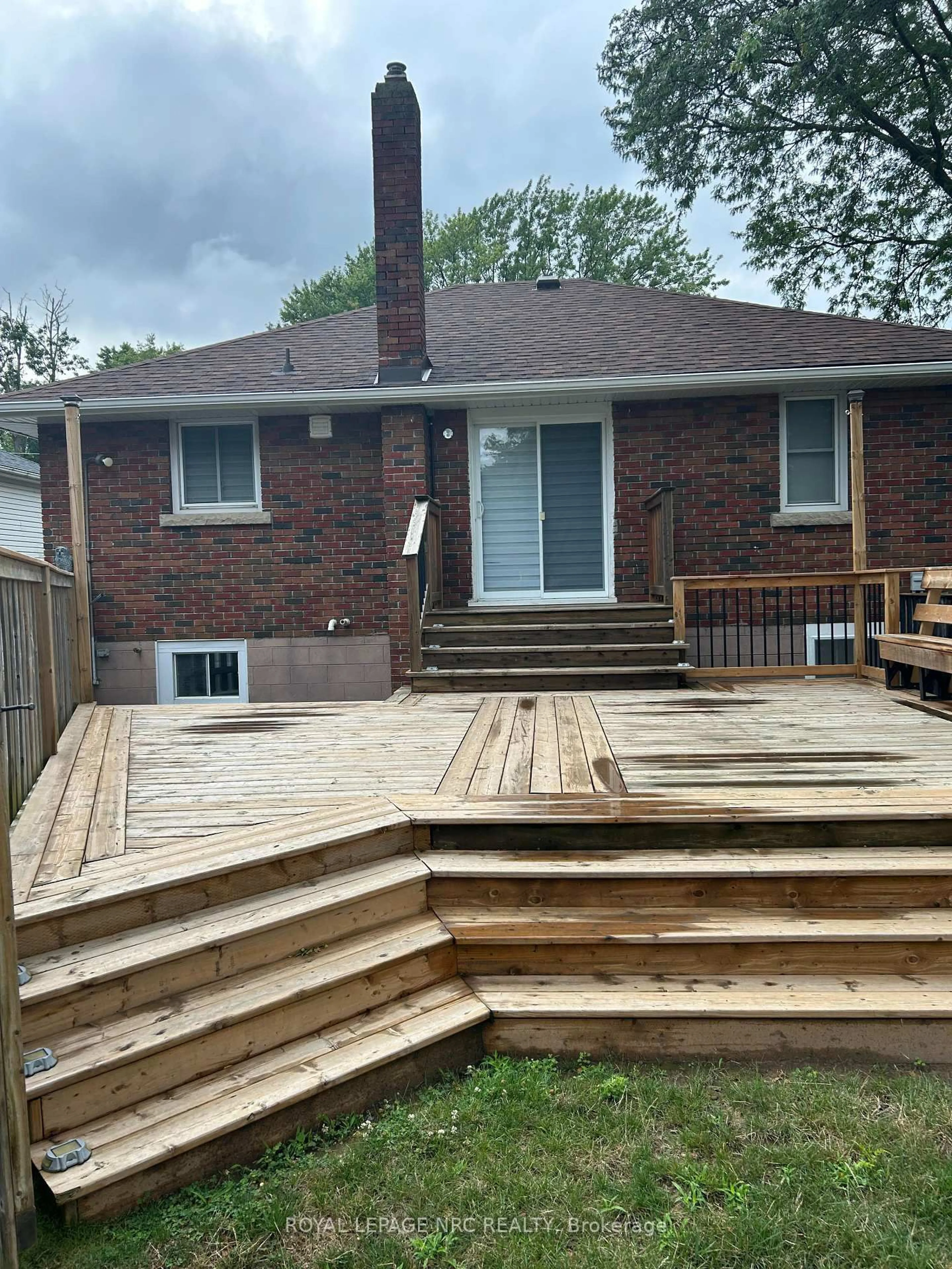 Patio, street for 2862 Dorchester Rd, Niagara Falls Ontario L2J 2Z3