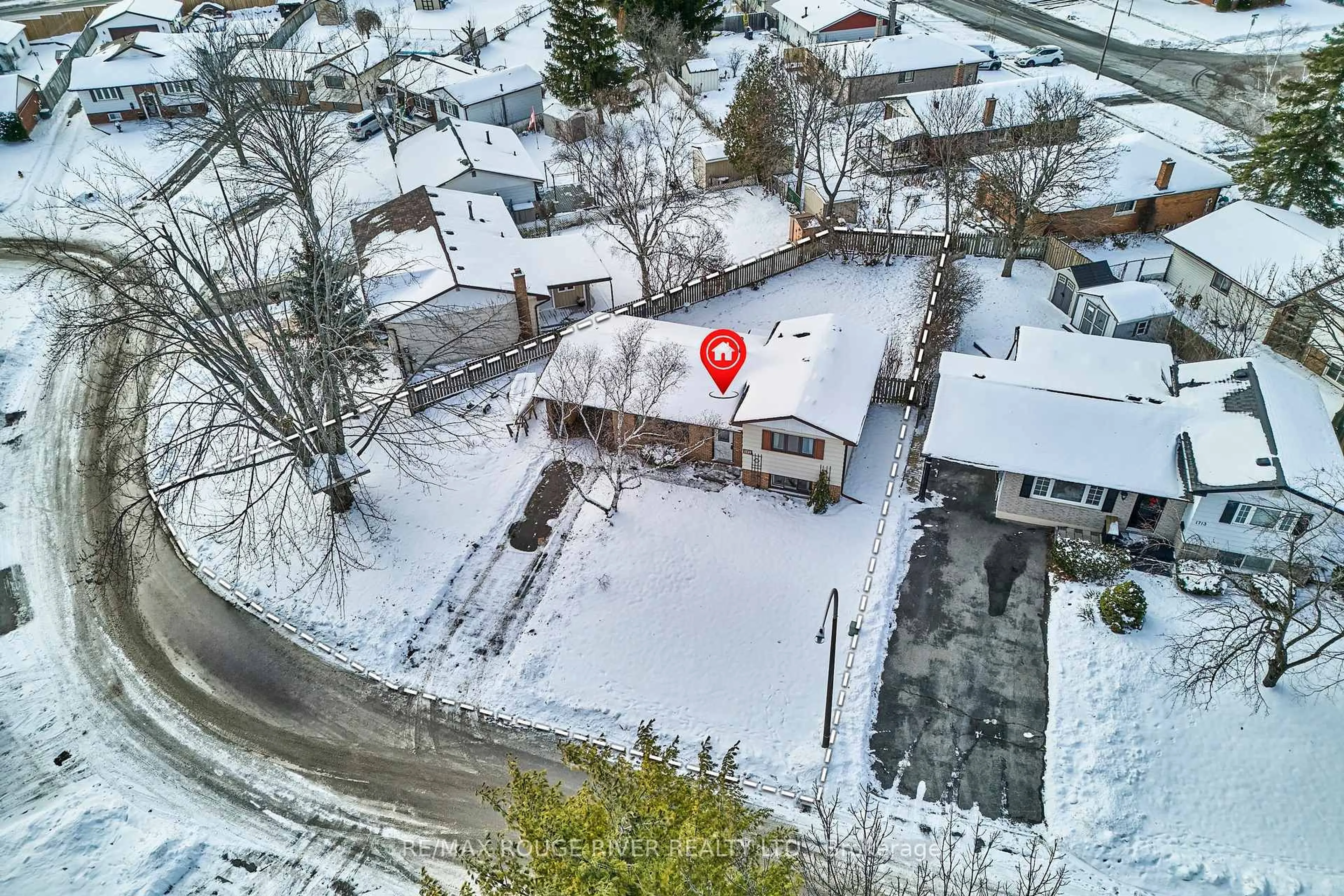 A pic from outside/outdoor area/front of a property/back of a property/a pic from drone, street for 1719 Stewartcroft Cres, Peterborough Ontario K9K 1K1