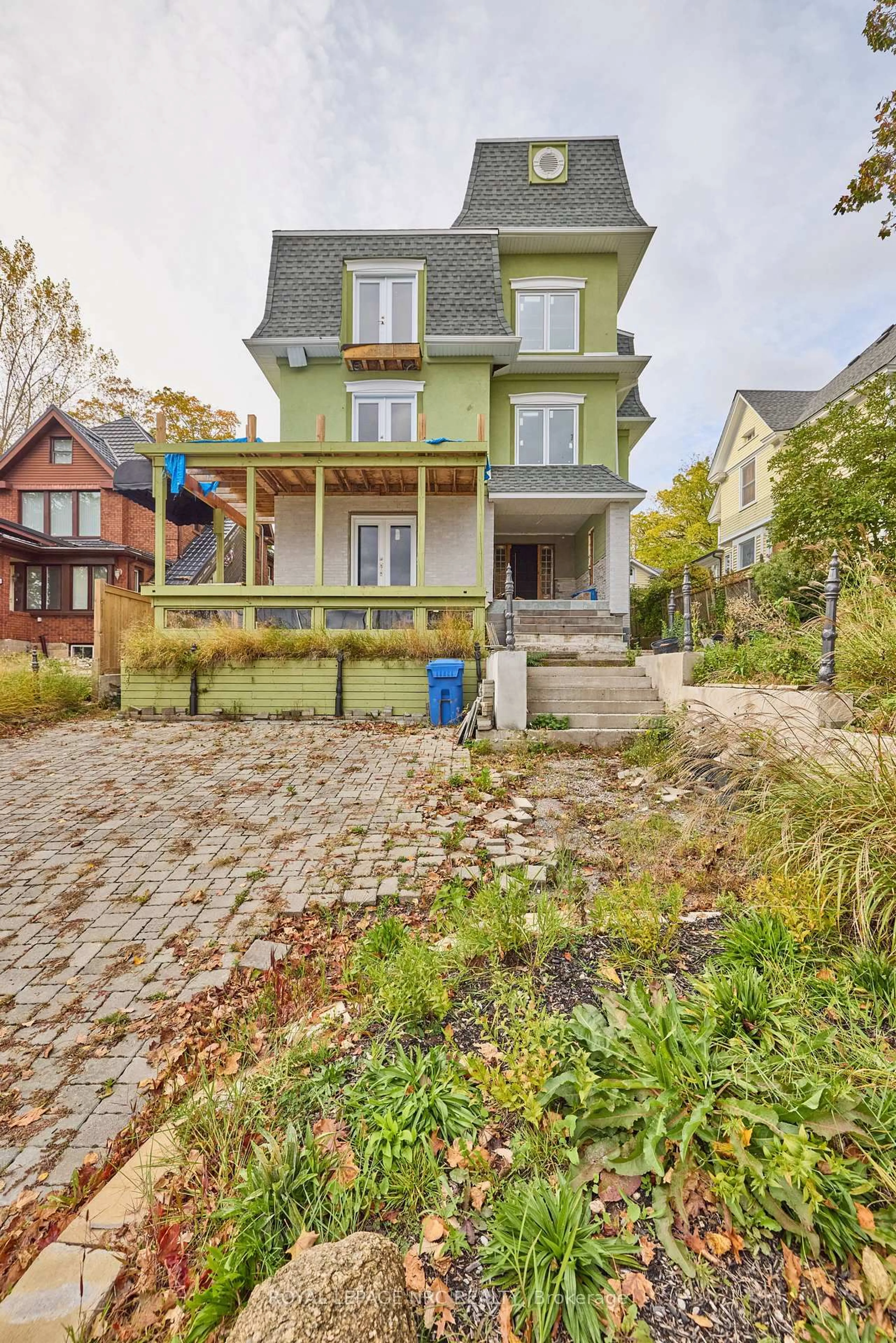 Home with brick exterior material, street for 5427 River Rd, Niagara Falls Ontario L2E 3H1