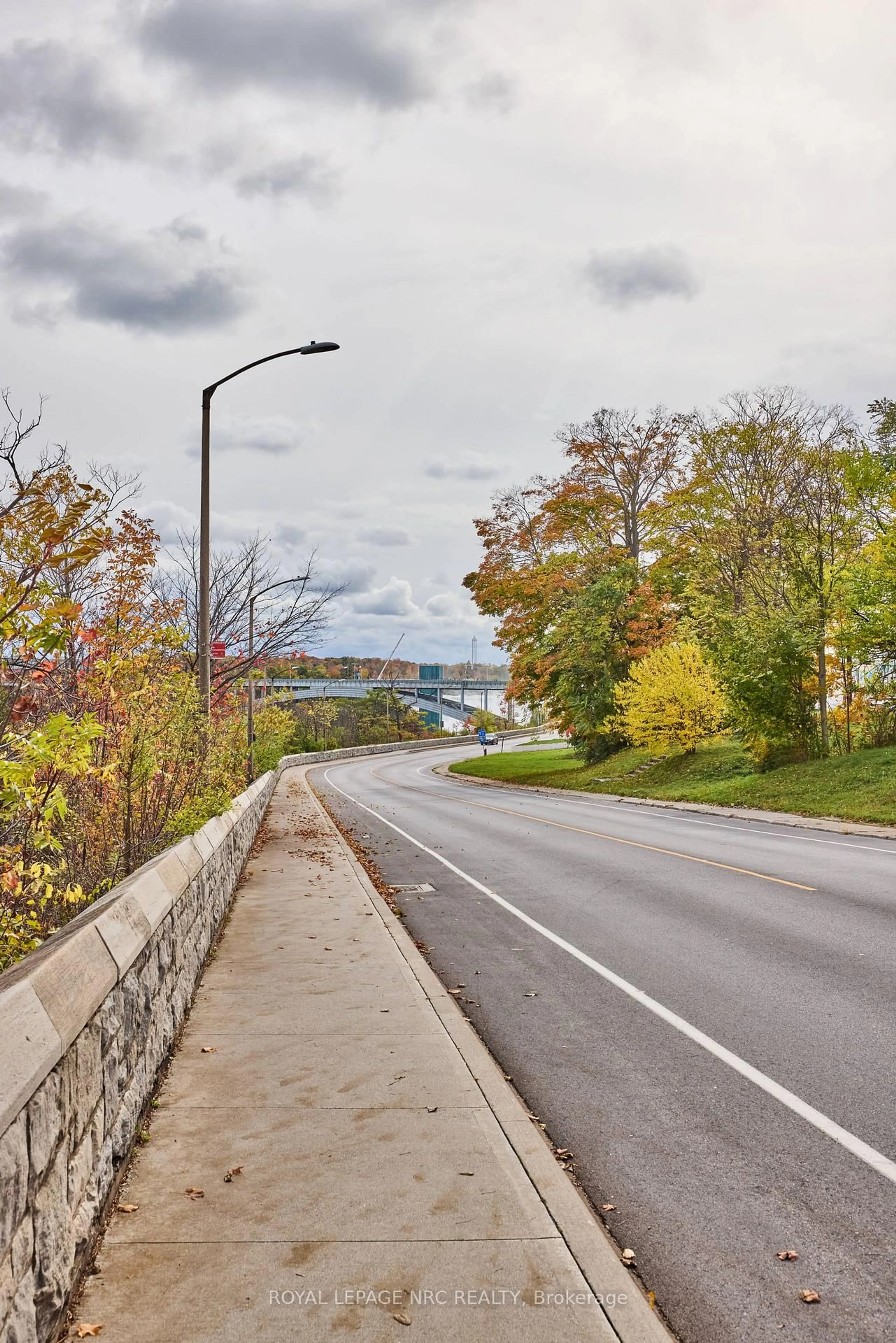 Blurry image for 5427 River Rd, Niagara Falls Ontario L2E 3H1