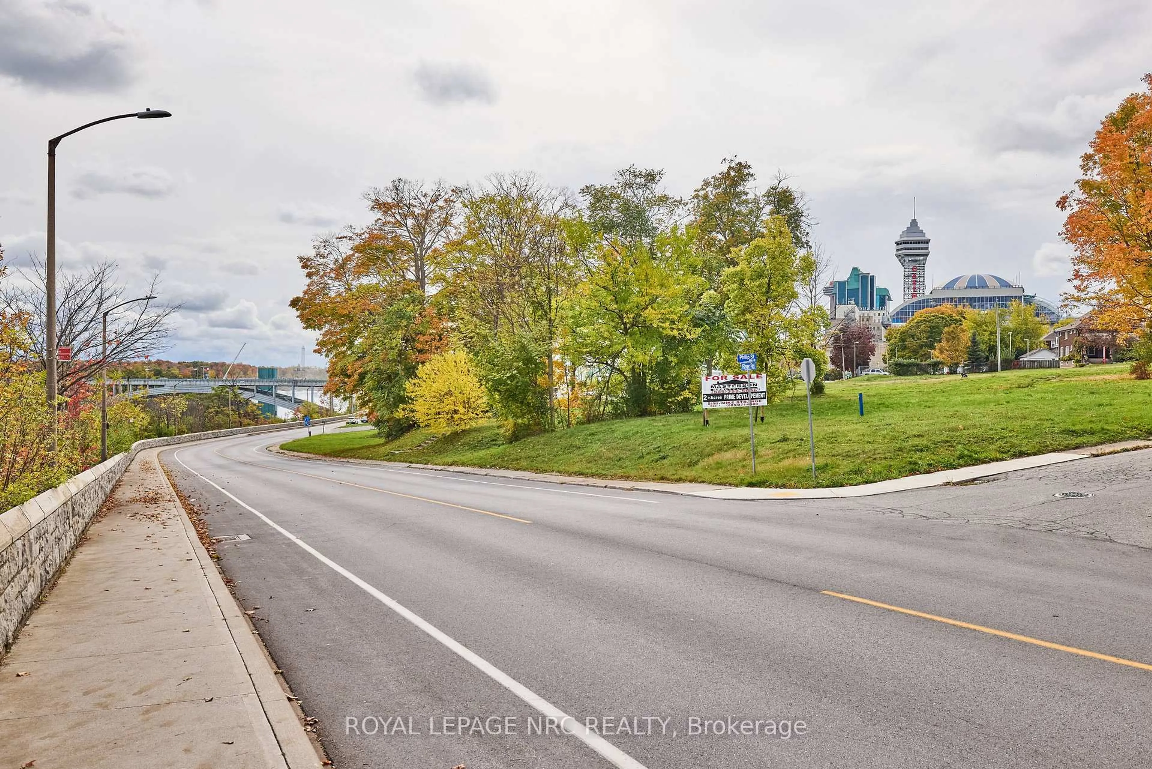 Blurry image for 5427 River Rd, Niagara Falls Ontario L2E 3H1