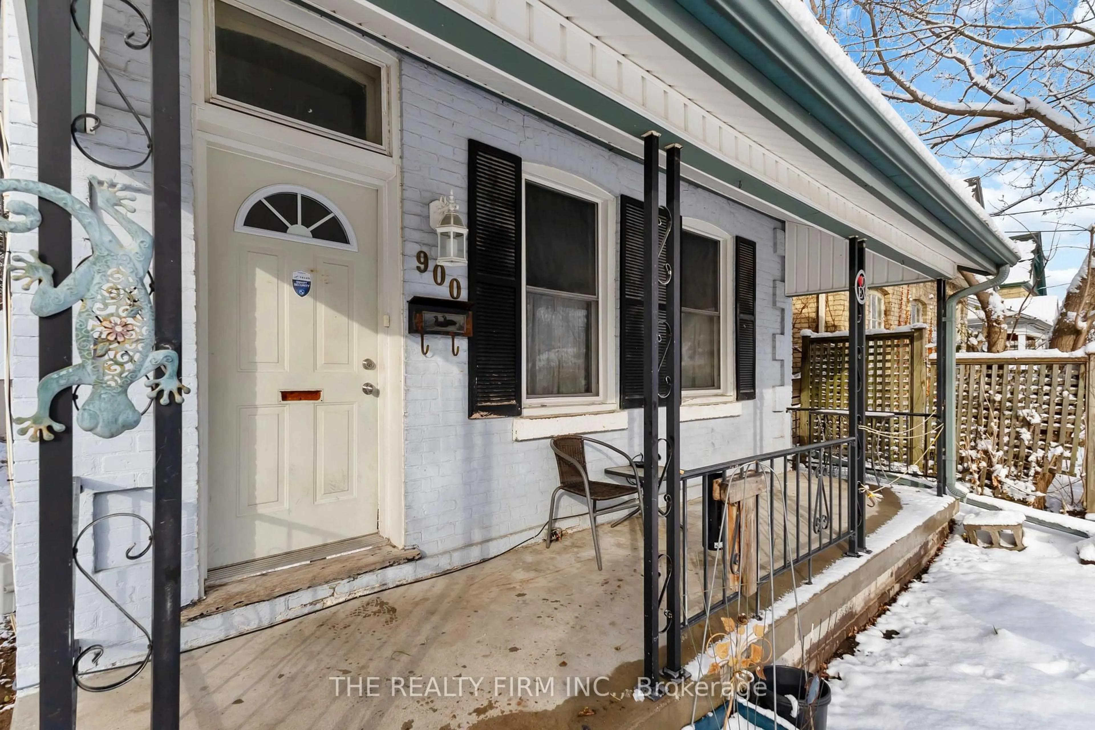 Unknown for 900 Dufferin Ave, London East Ontario N5W 3K2