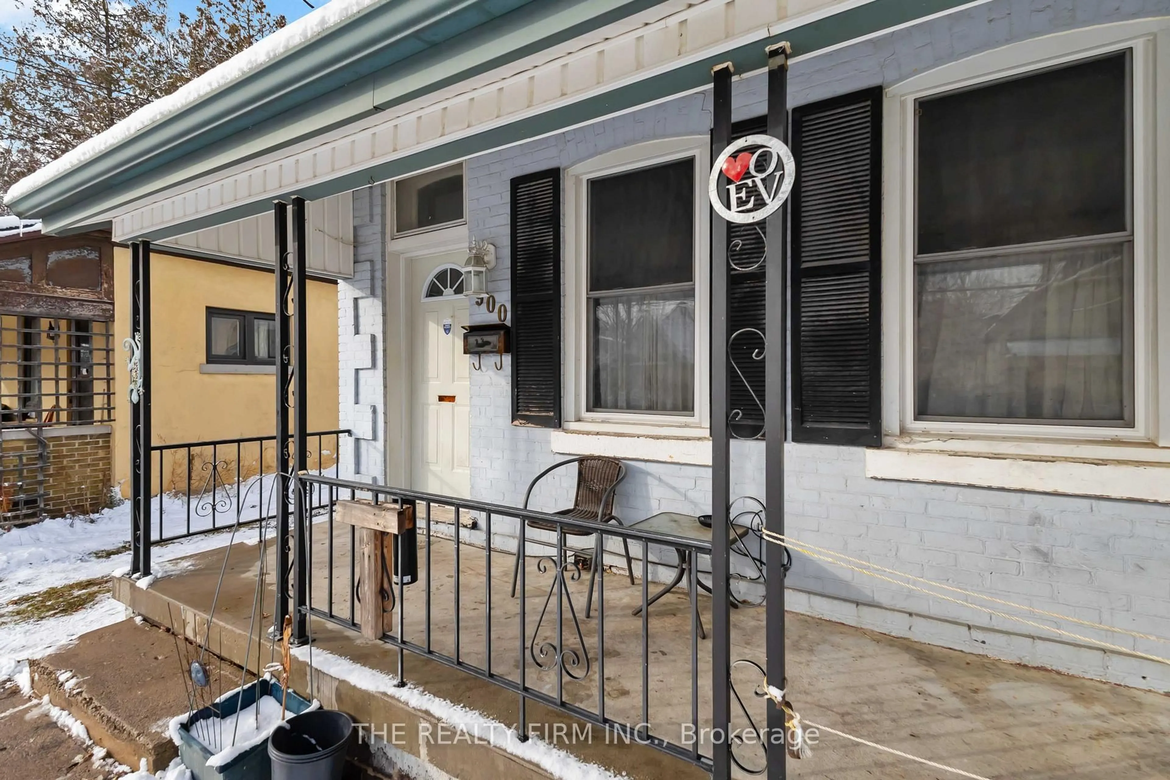 Patio, street for 900 Dufferin Ave, London East Ontario N5W 3K2