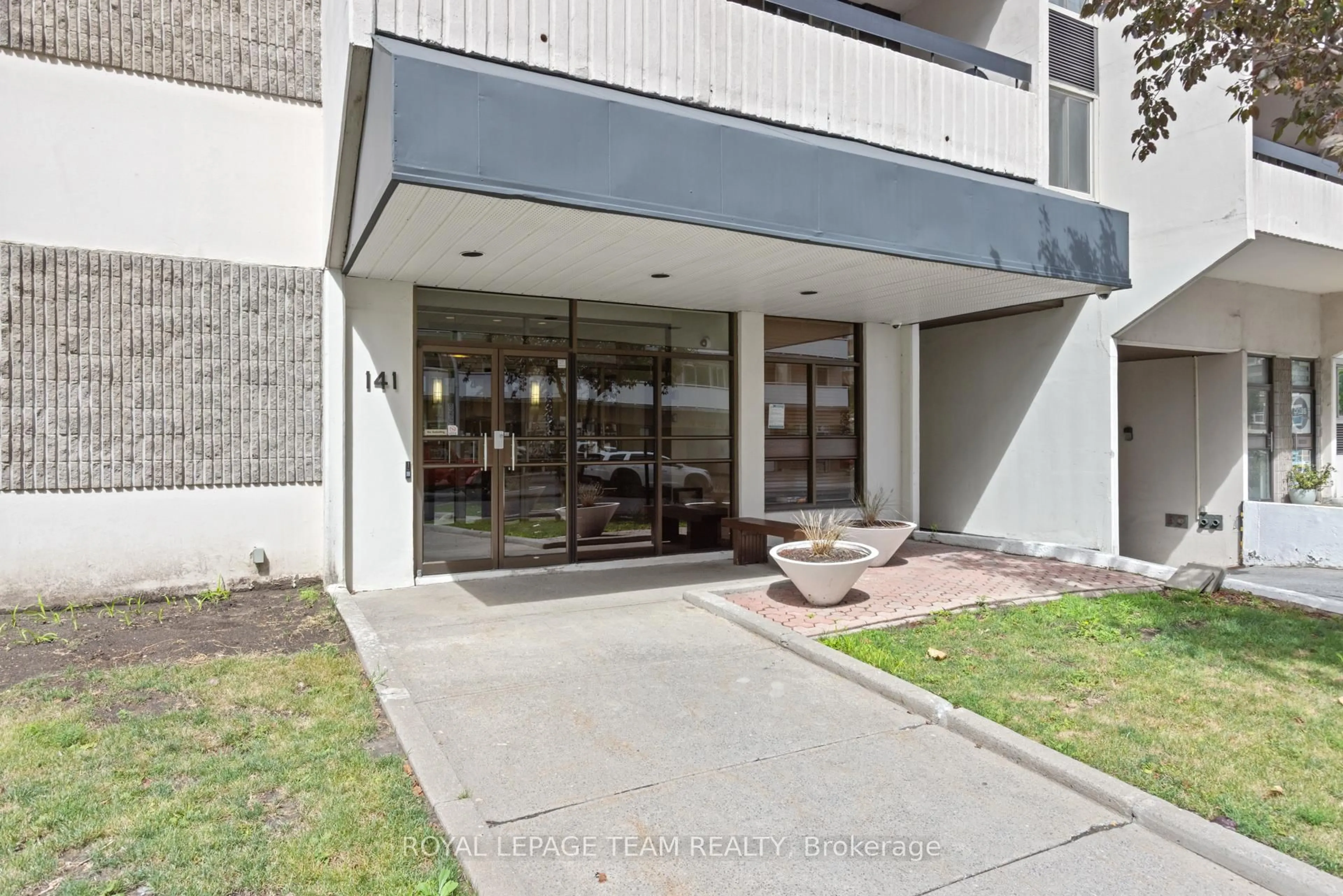 Unknown for 141 Somerset St #503, Ottawa Ontario K2P 2H1