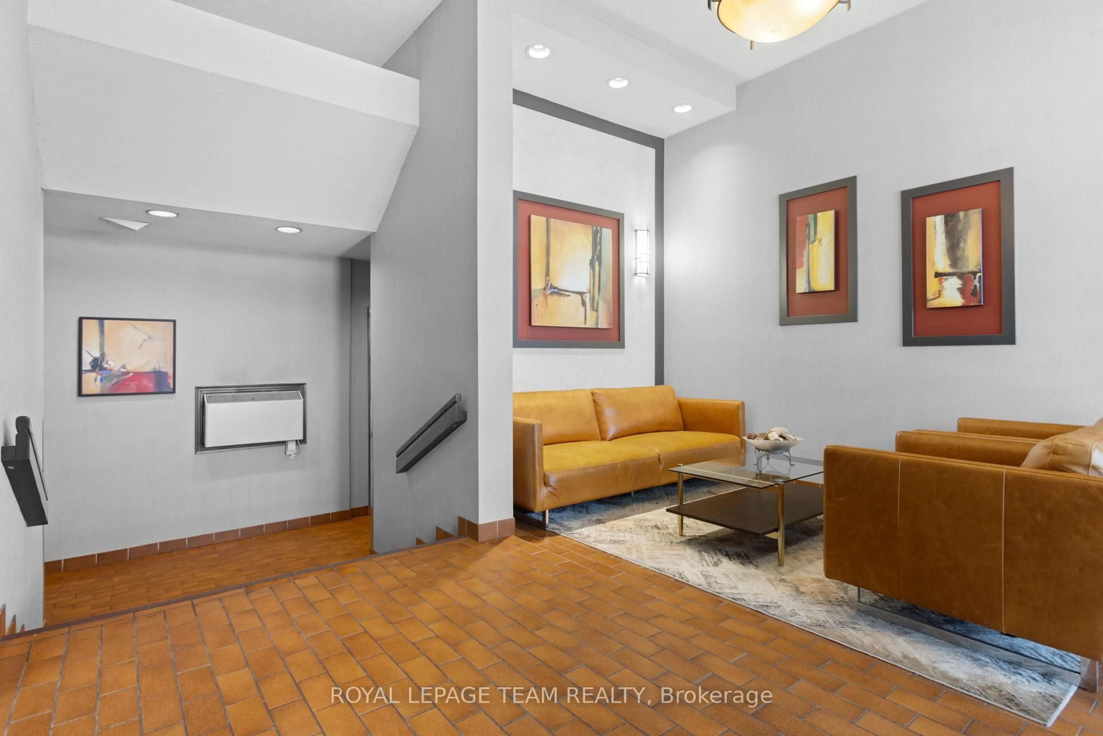 Lobby for 141 Somerset St #503, Ottawa Ontario K2P 2H1