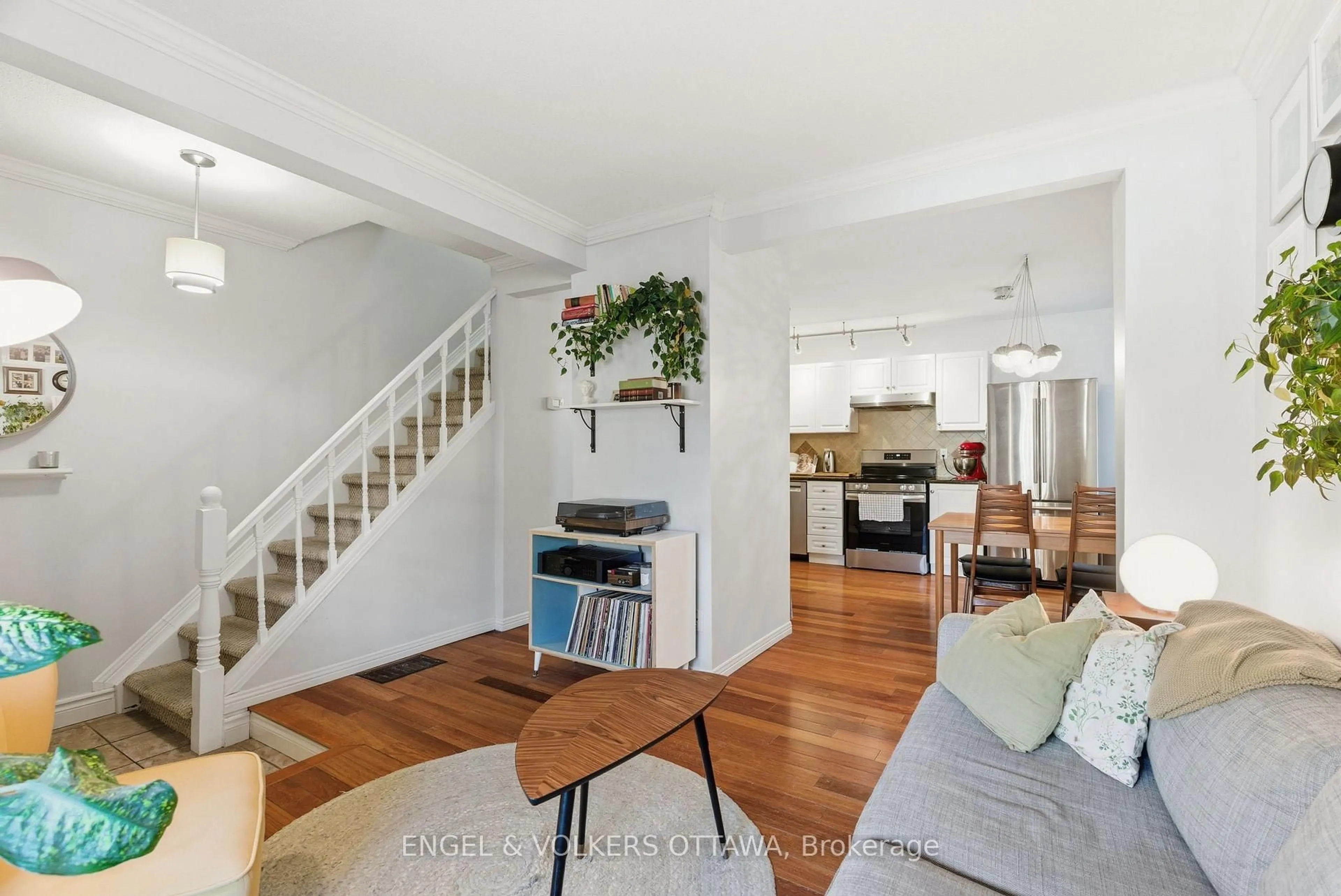 Living room with furniture, unknown for 364 Arlington Ave, Ottawa Ontario K1R 6Z3