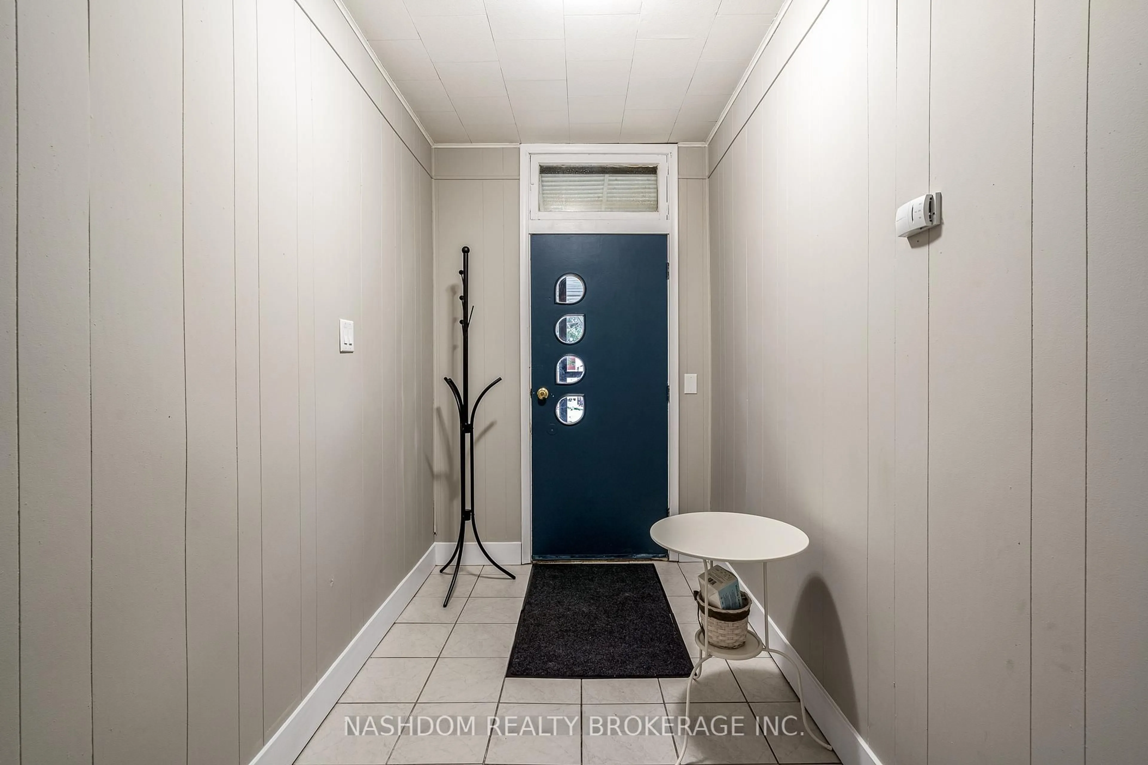 Indoor entryway for 100 Sherman Ave, Hamilton Ontario L8L 6M5