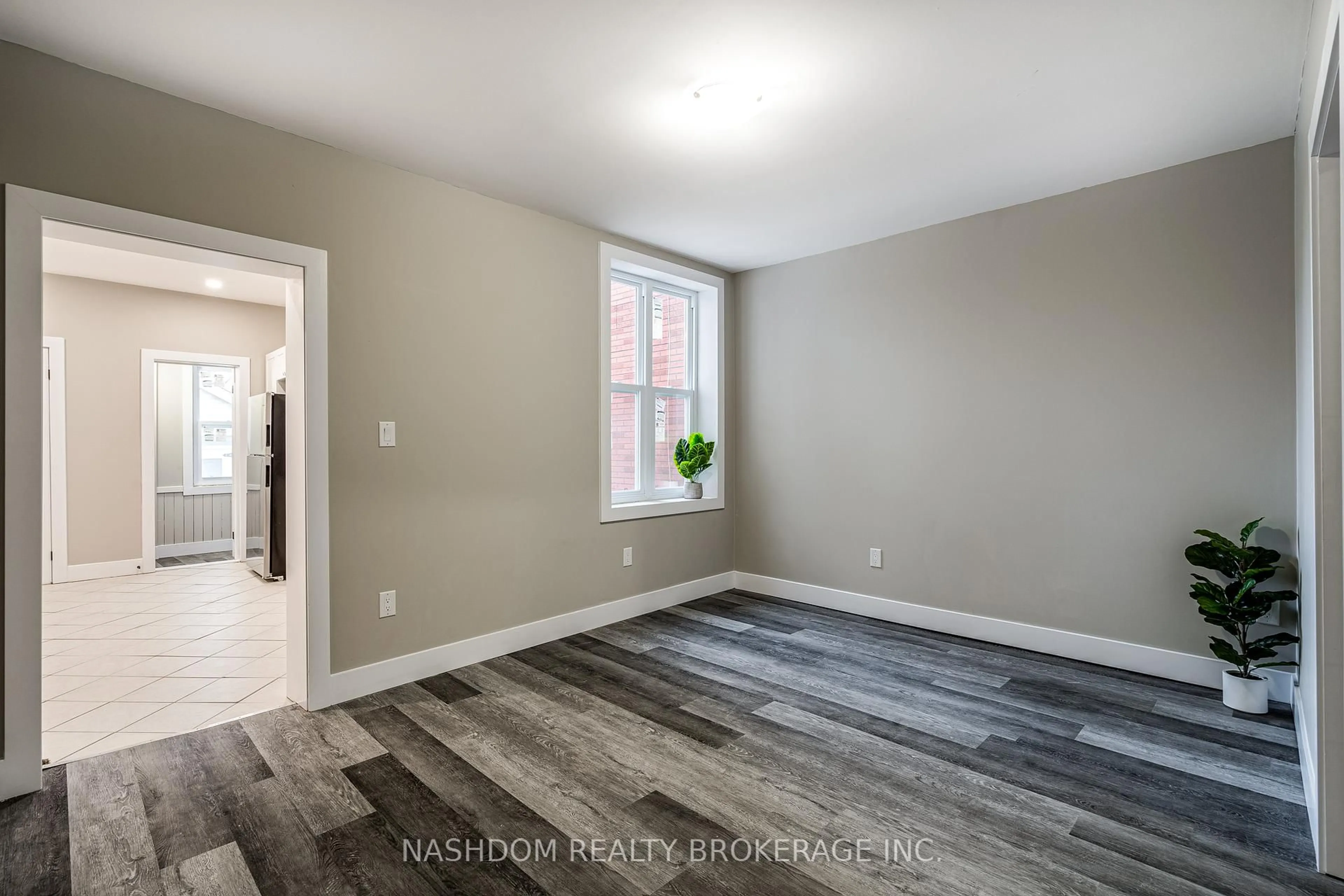 A pic of a room for 100 Sherman Ave, Hamilton Ontario L8L 6M5