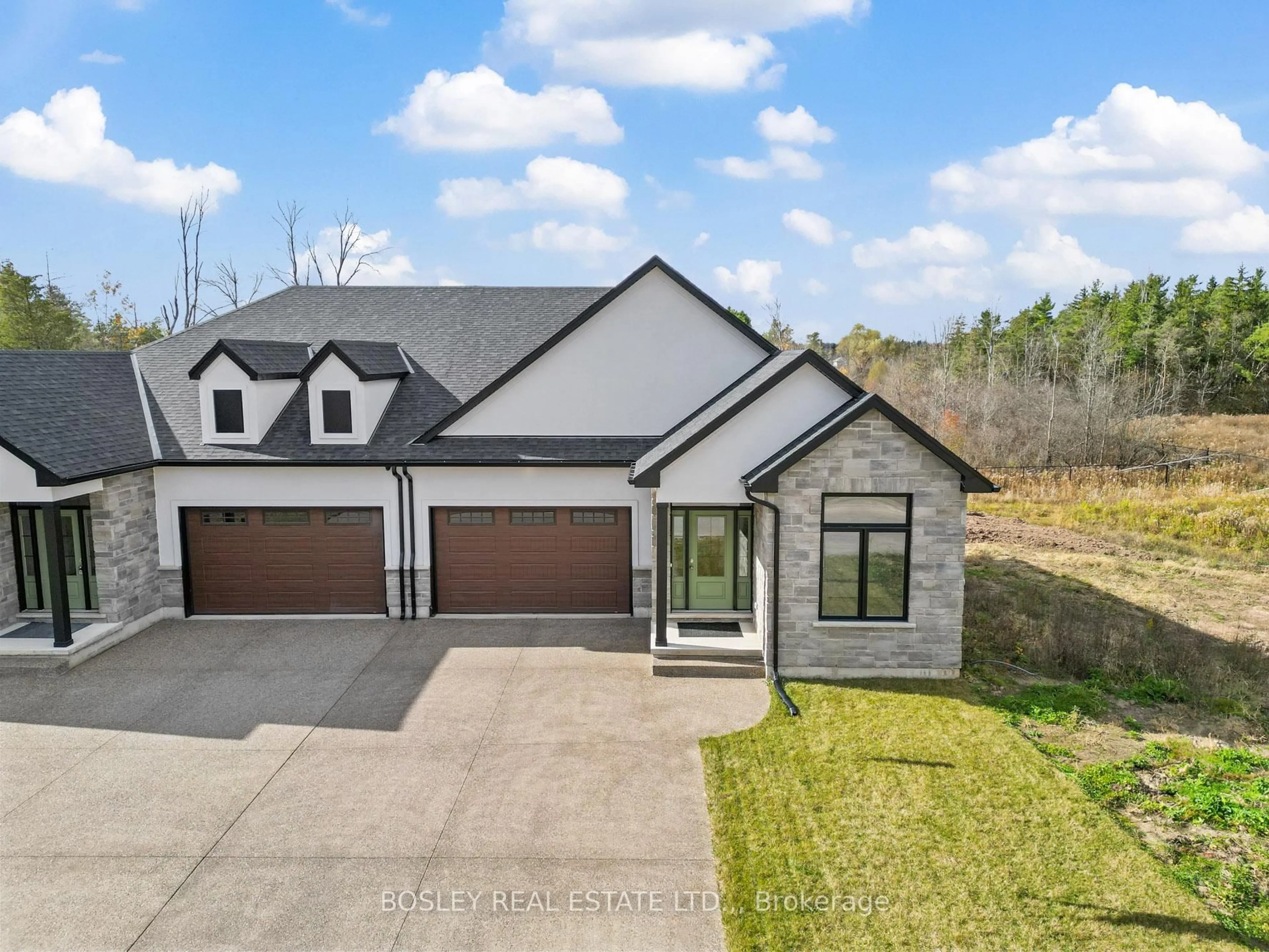 A pic from outside/outdoor area/front of a property/back of a property/a pic from drone, street for 503 ROYAL RIDGE Dr, Fort Erie Ontario L0S 1N0