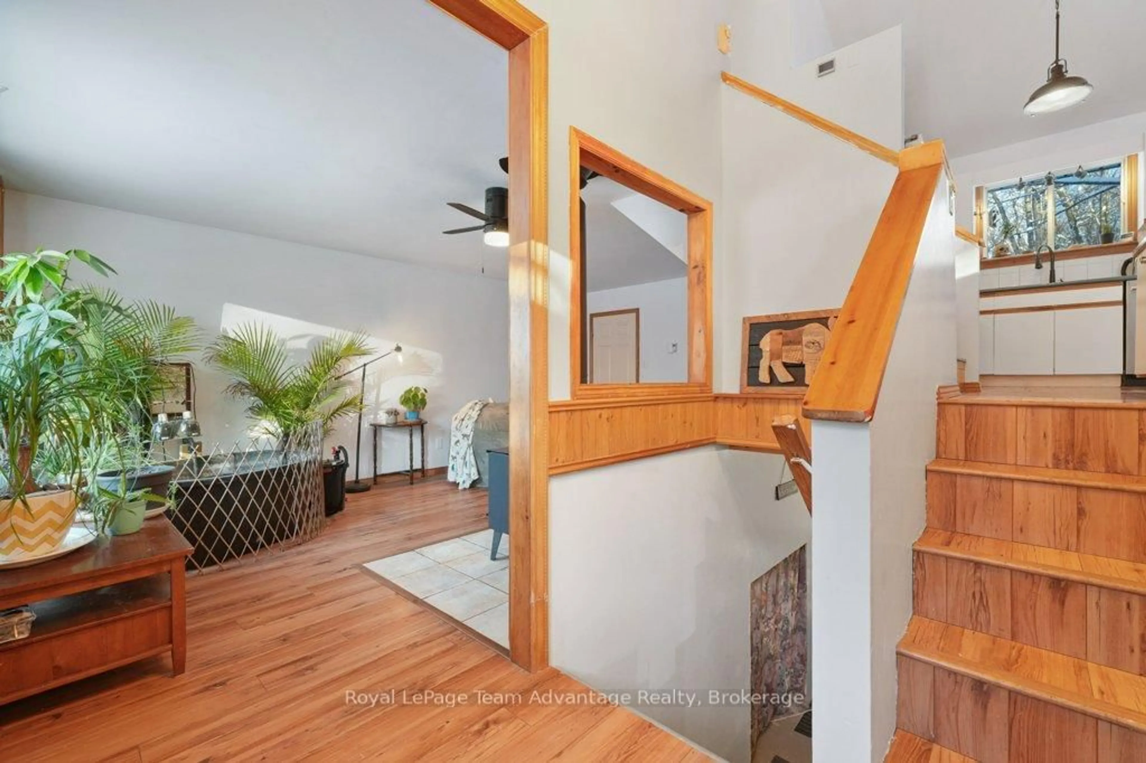 Indoor entryway for 212 Star Lake Rd, Seguin Ontario P2A 2W9