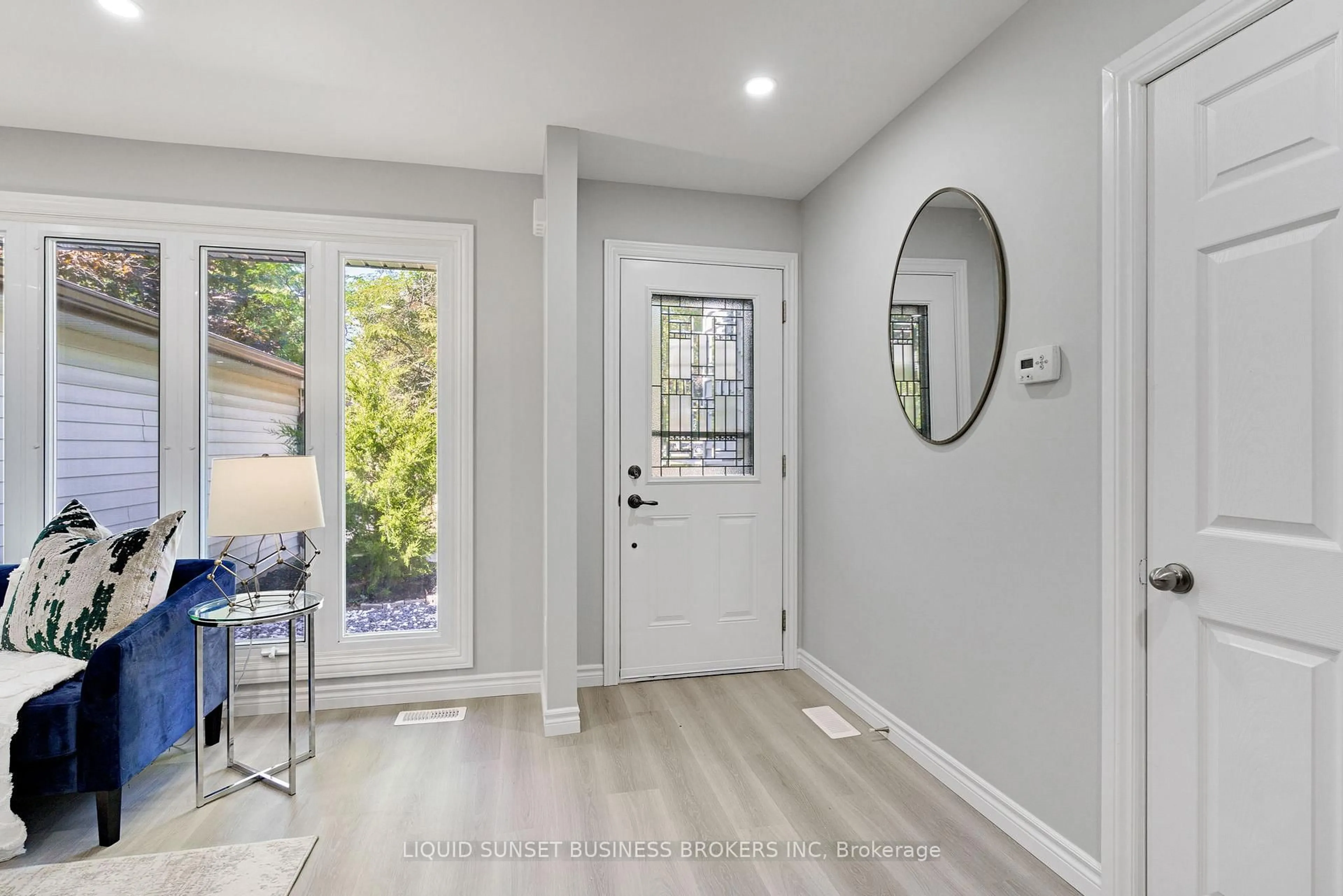 Indoor entryway for 723 Barclay Rd, London South Ontario N6K 1K4