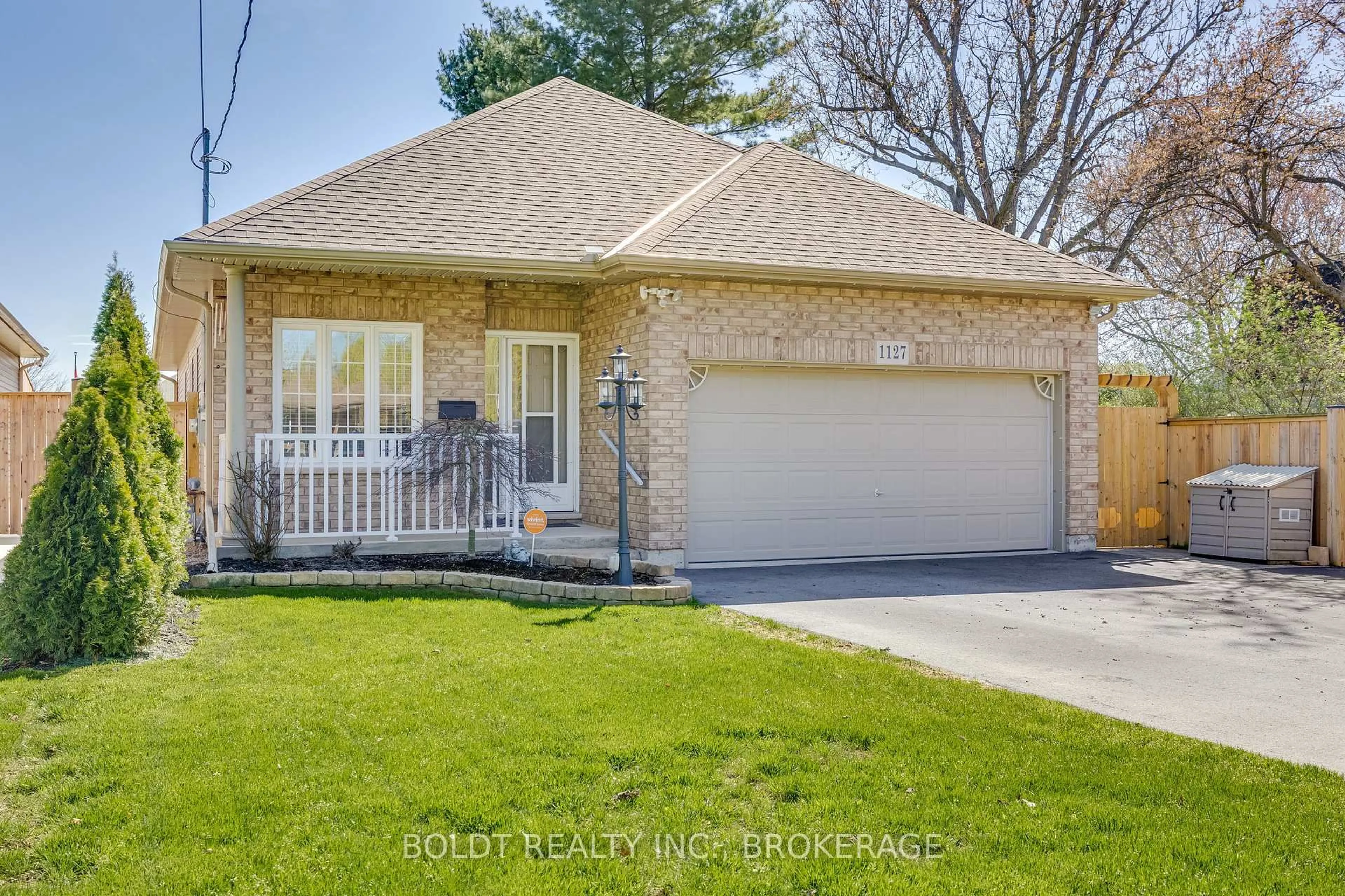 Home with brick exterior material, street for 1127 Pelham St, Pelham Ontario L3C 3E4