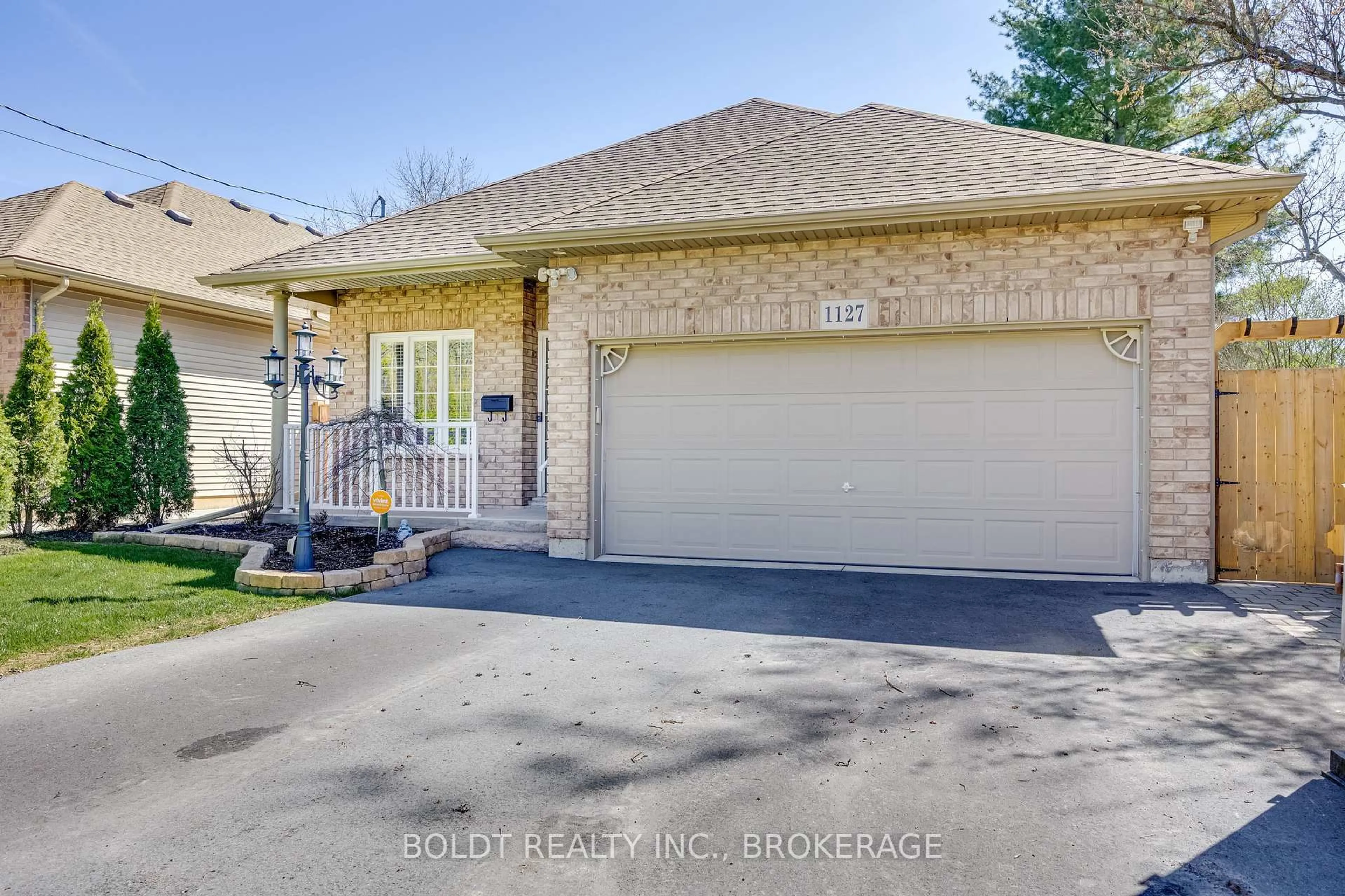 Home with brick exterior material, street for 1127 Pelham St, Pelham Ontario L3C 3E4