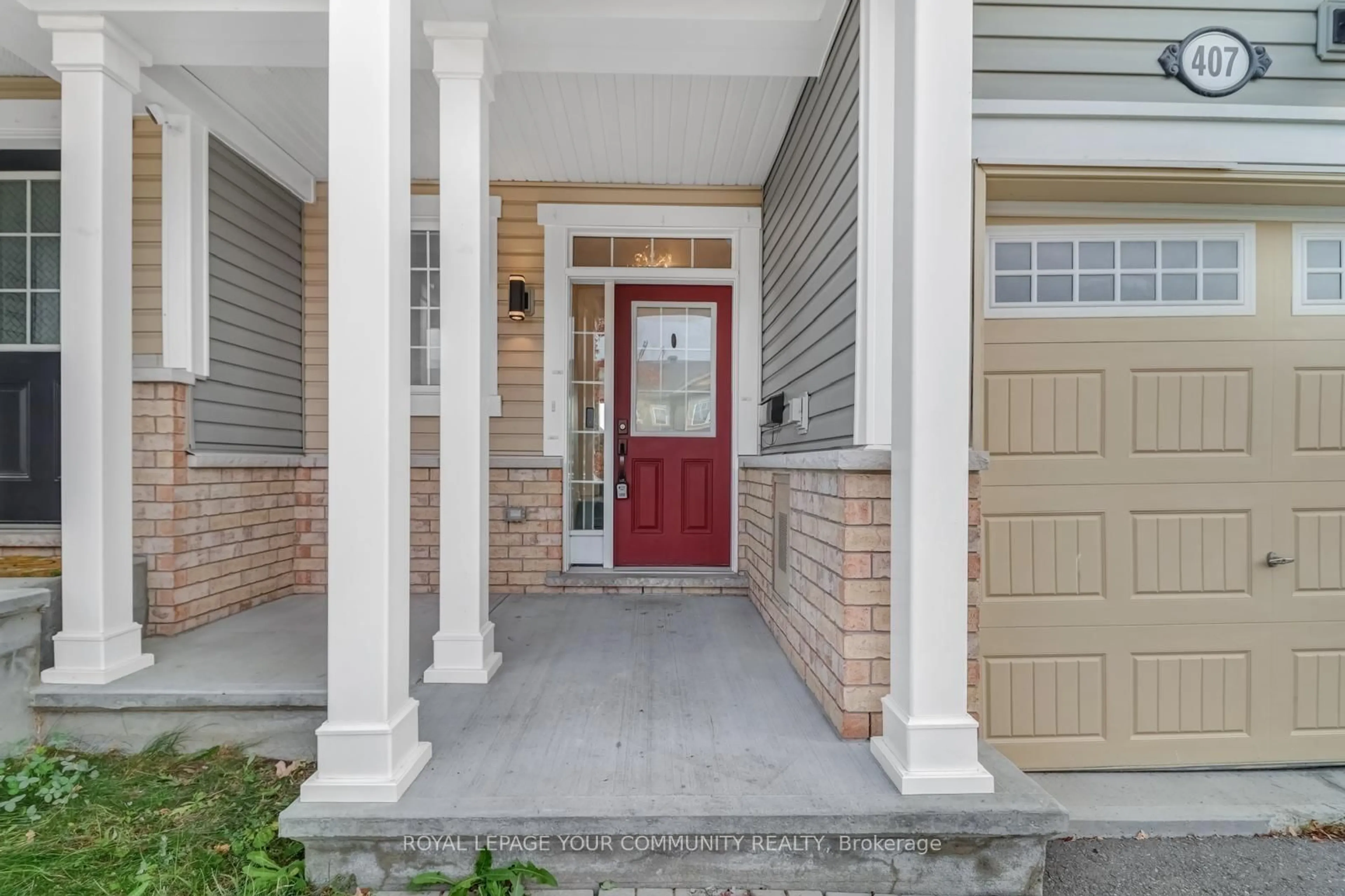 Indoor entryway for 407 White Arctic Ave, Ottawa Ontario K2J 5W5