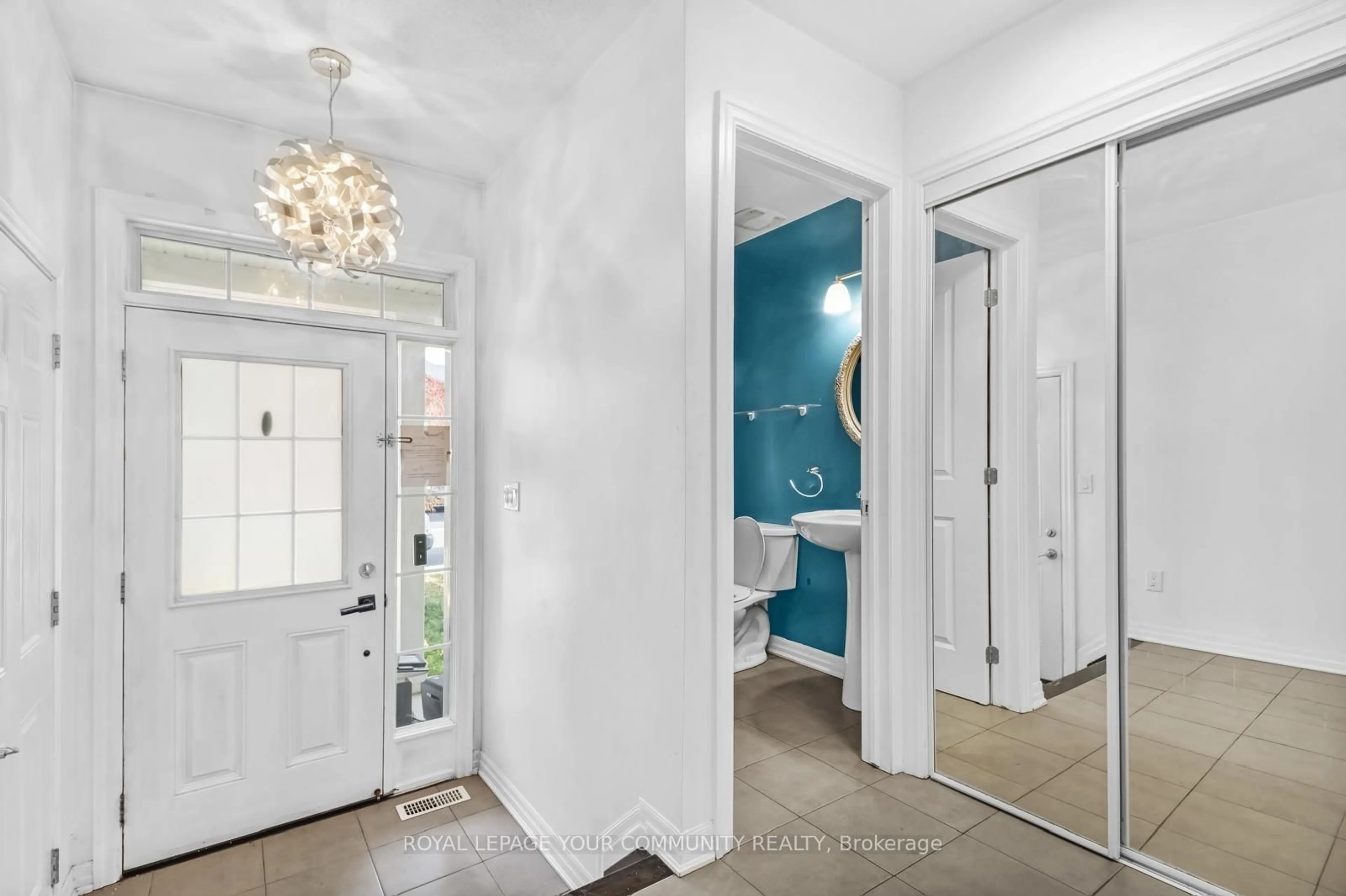 Indoor entryway for 407 White Arctic Ave, Ottawa Ontario K2J 5W5