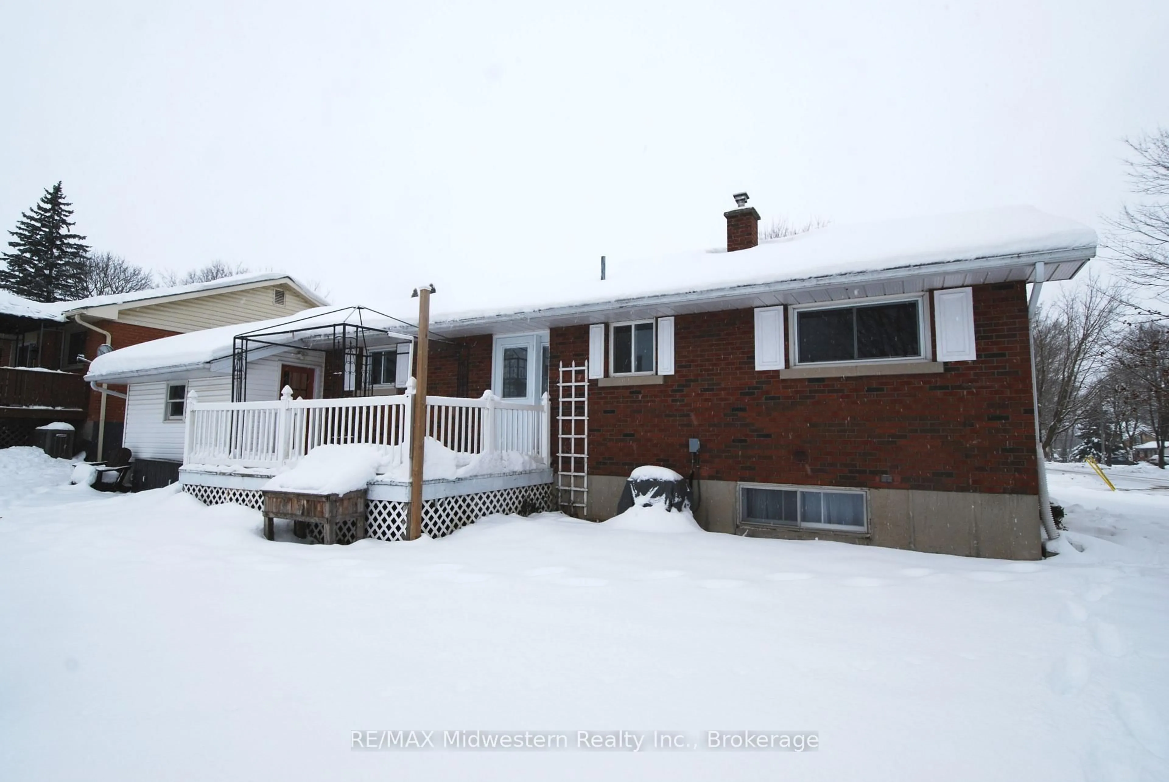 Unknown for 520 Princess Anne St, Wellington North Ontario N0G 2L3