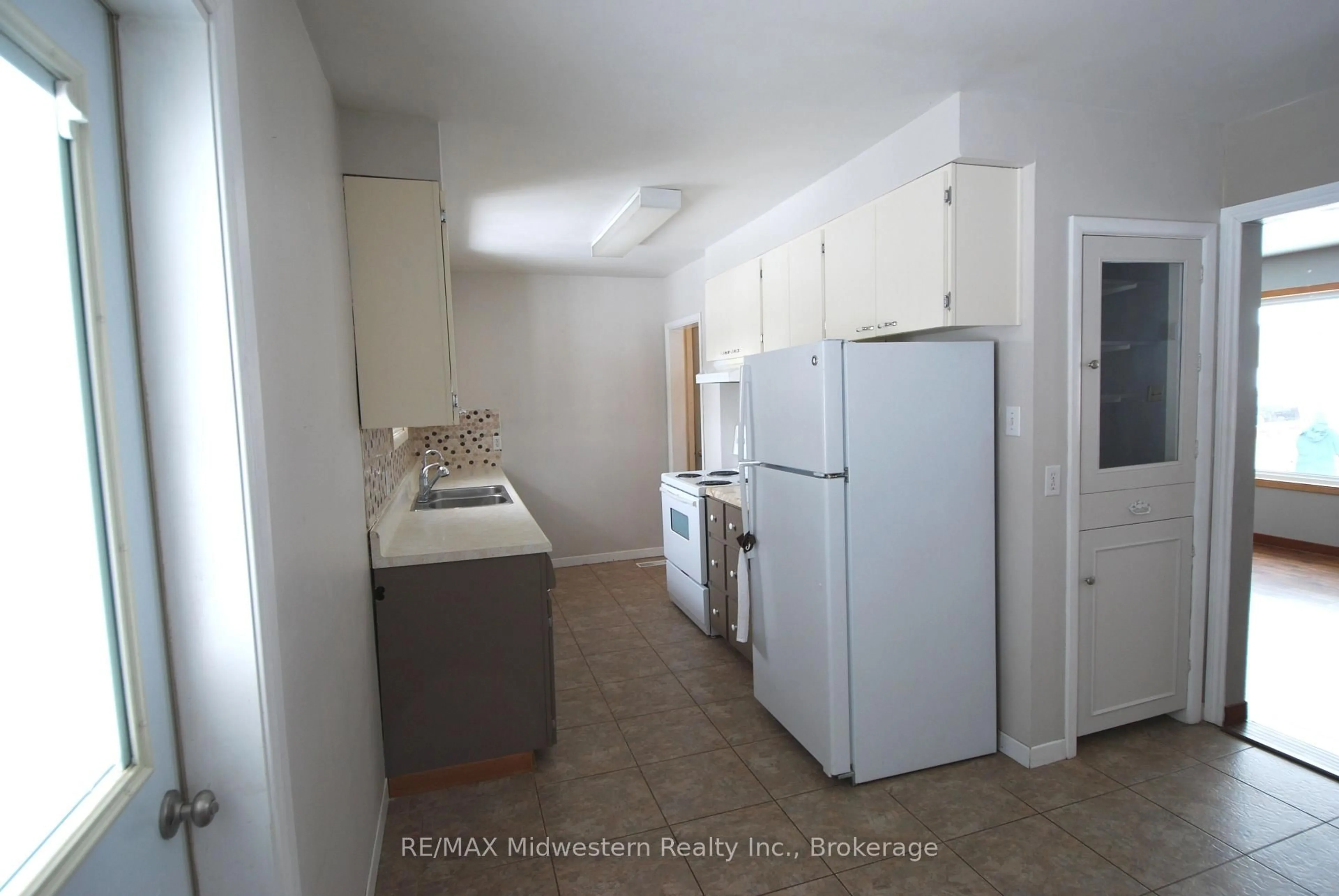 Standard kitchen, unknown for 520 Princess Anne St, Wellington North Ontario N0G 2L3