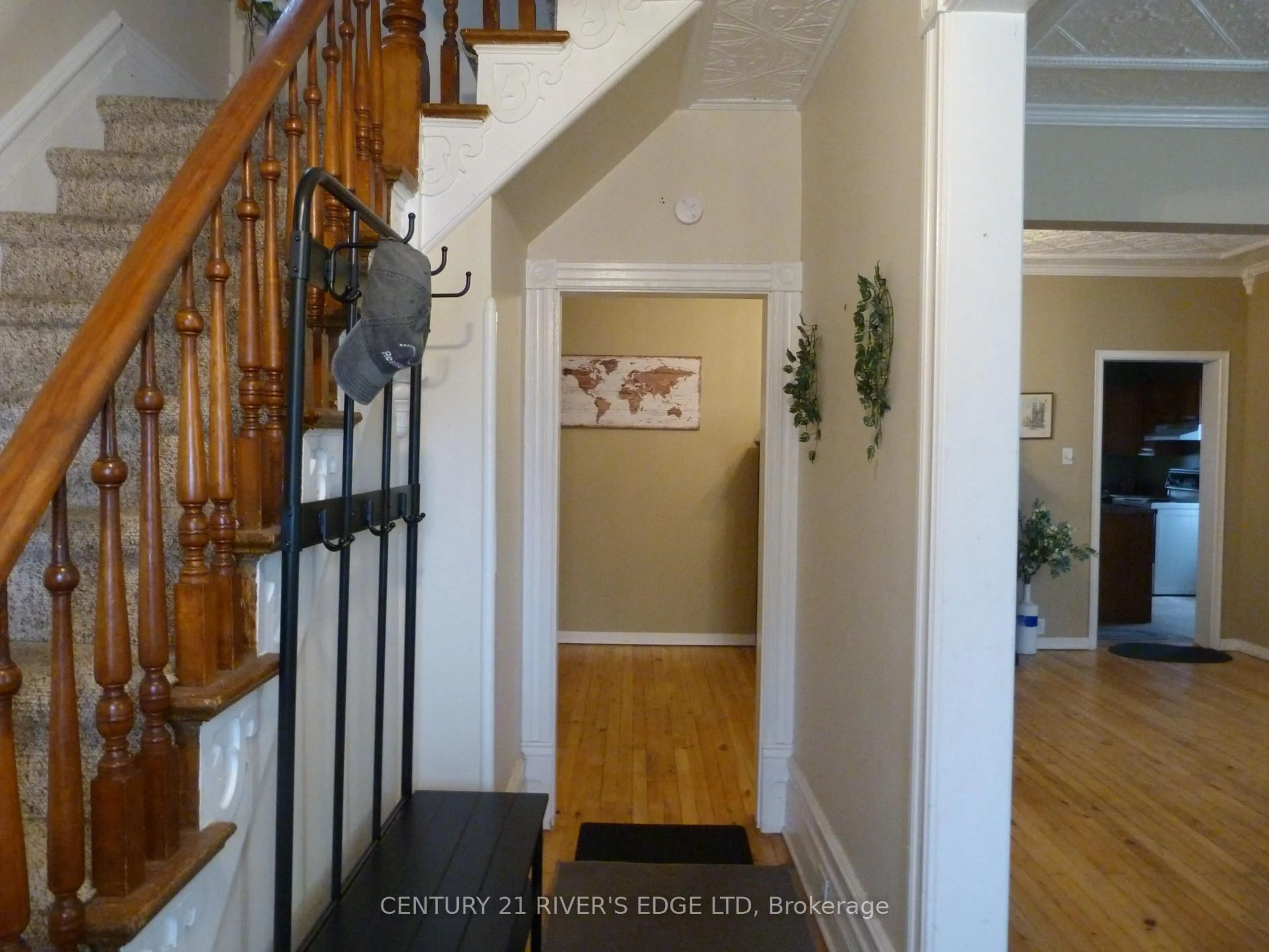 Indoor entryway for 453 May St, North Dundas Ontario K0C 2K0