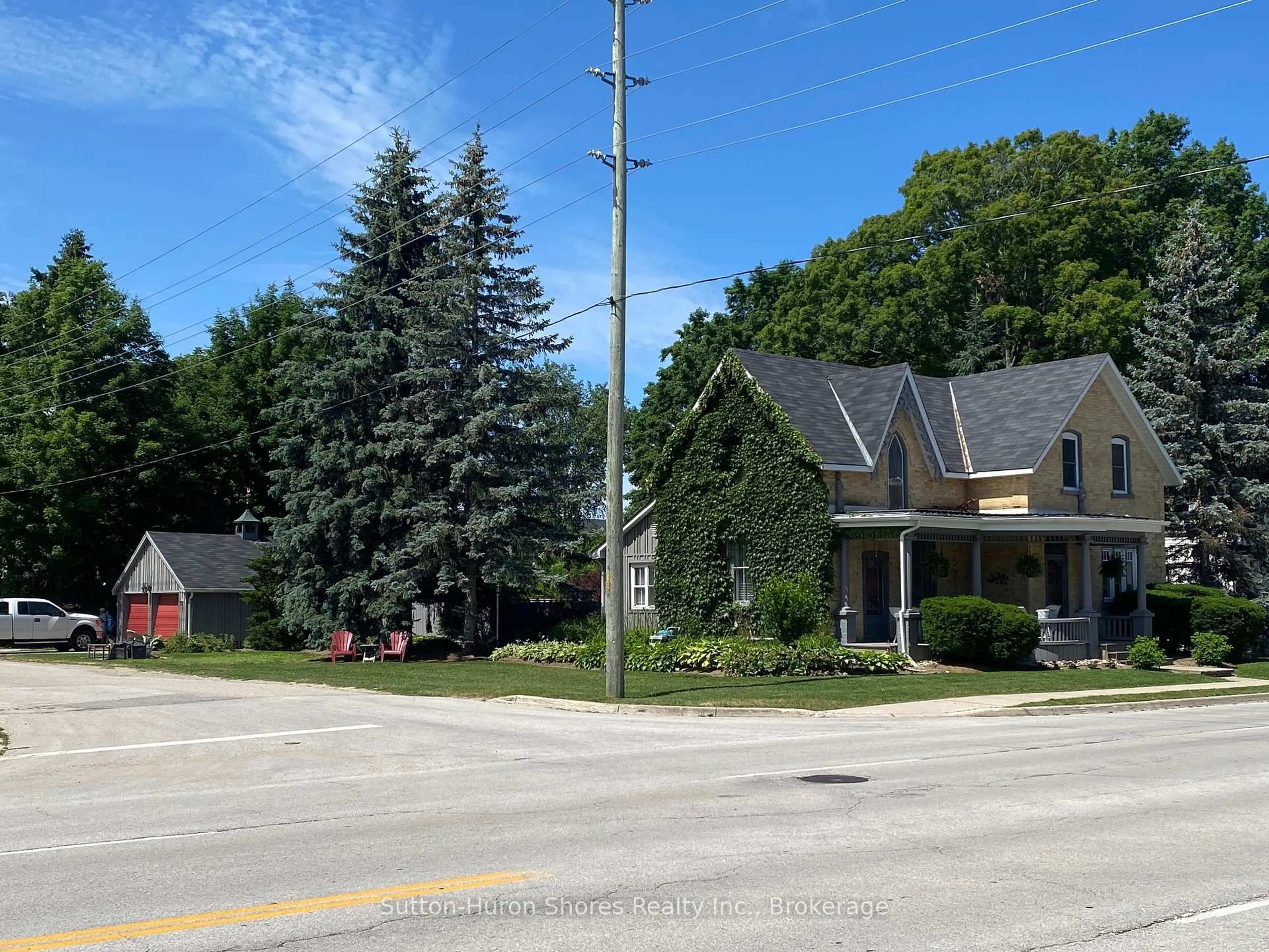 A pic from outside/outdoor area/front of a property/back of a property/a pic from drone, street for 668, 662 Gustavus St, Saugeen Shores Ontario N0H 2C0