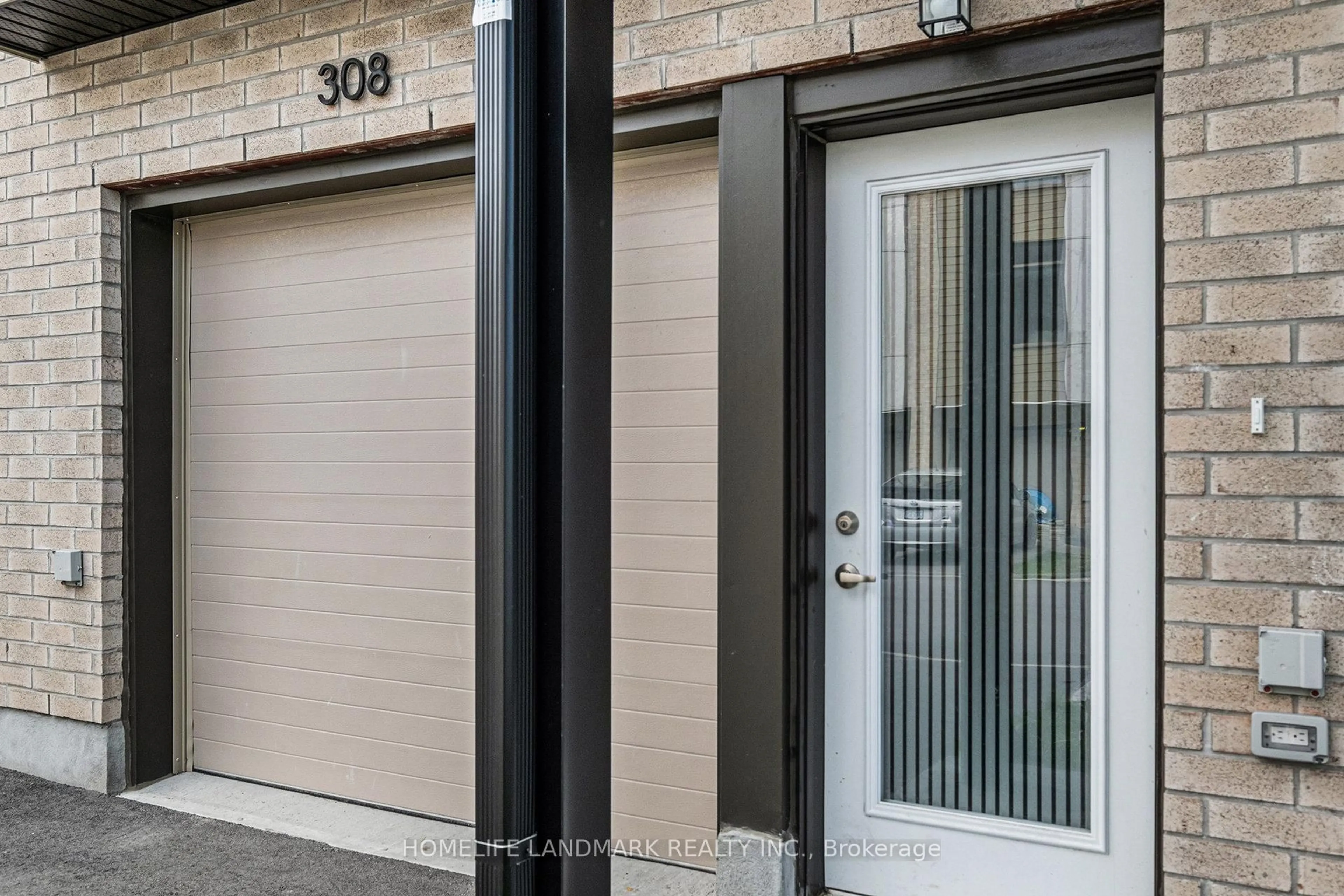 Indoor entryway for 308 Foliage Private, Ottawa Ontario K2H 0C5