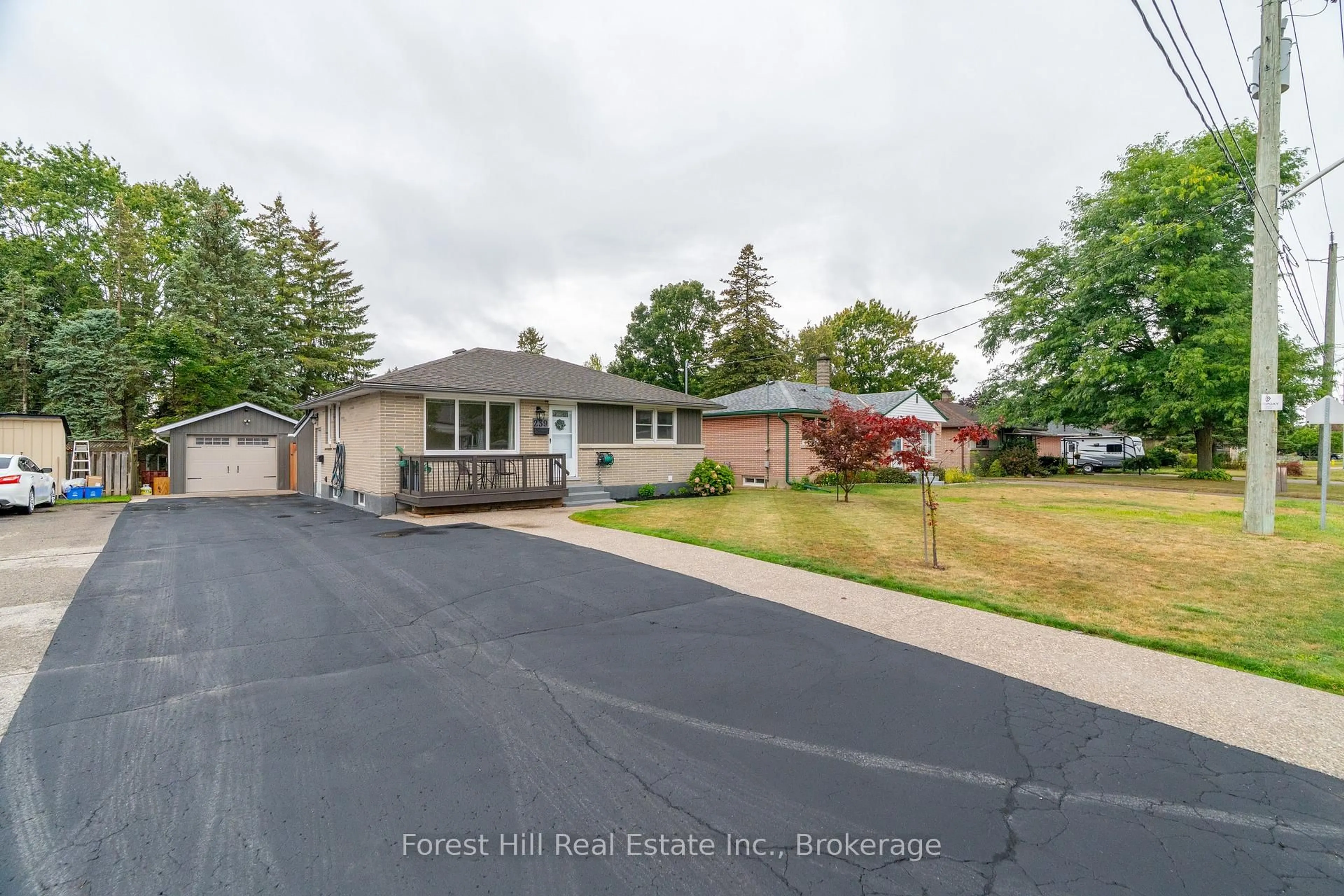 A pic from outside/outdoor area/front of a property/back of a property/a pic from drone, street for 239 Clarke St, Woodstock Ontario N4S 7M8