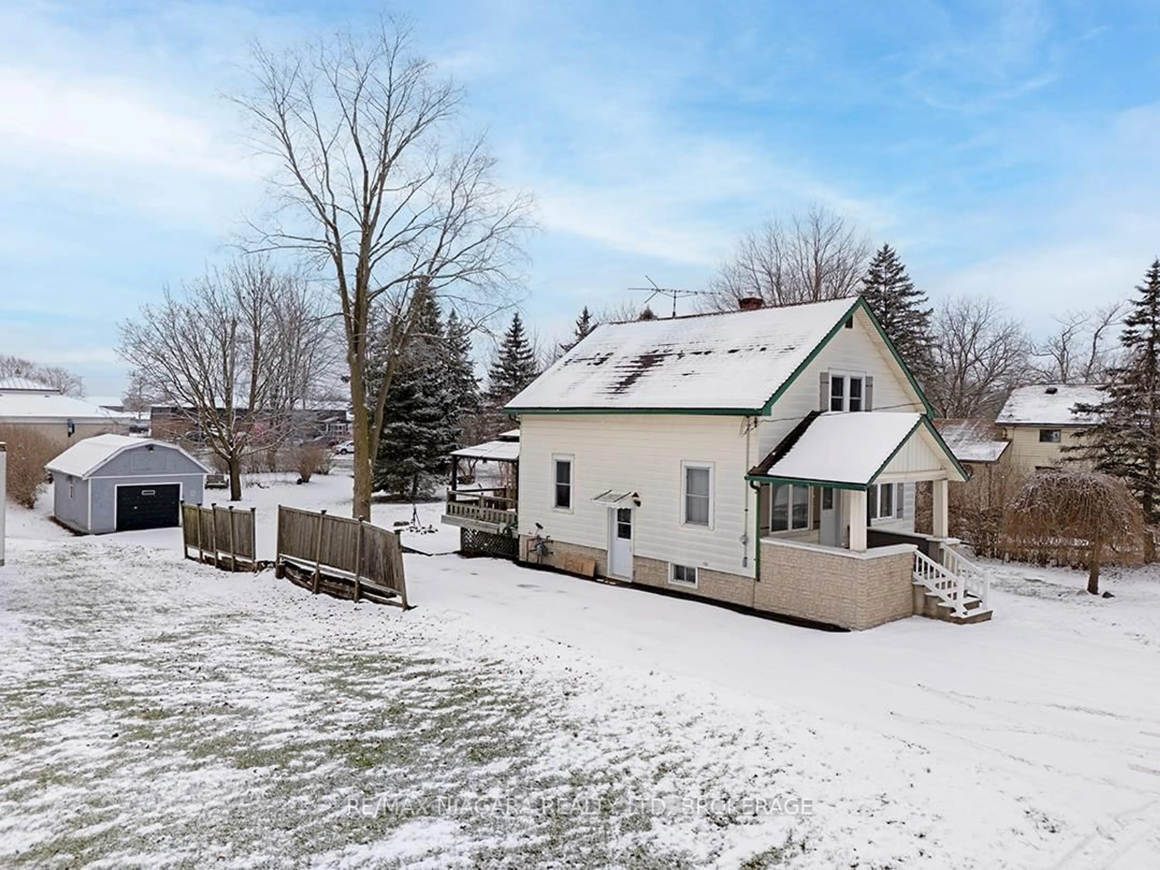 A pic from outside/outdoor area/front of a property/back of a property/a pic from drone, street for 31959 Feeder Rd, Wainfleet Ontario L0S 1V0