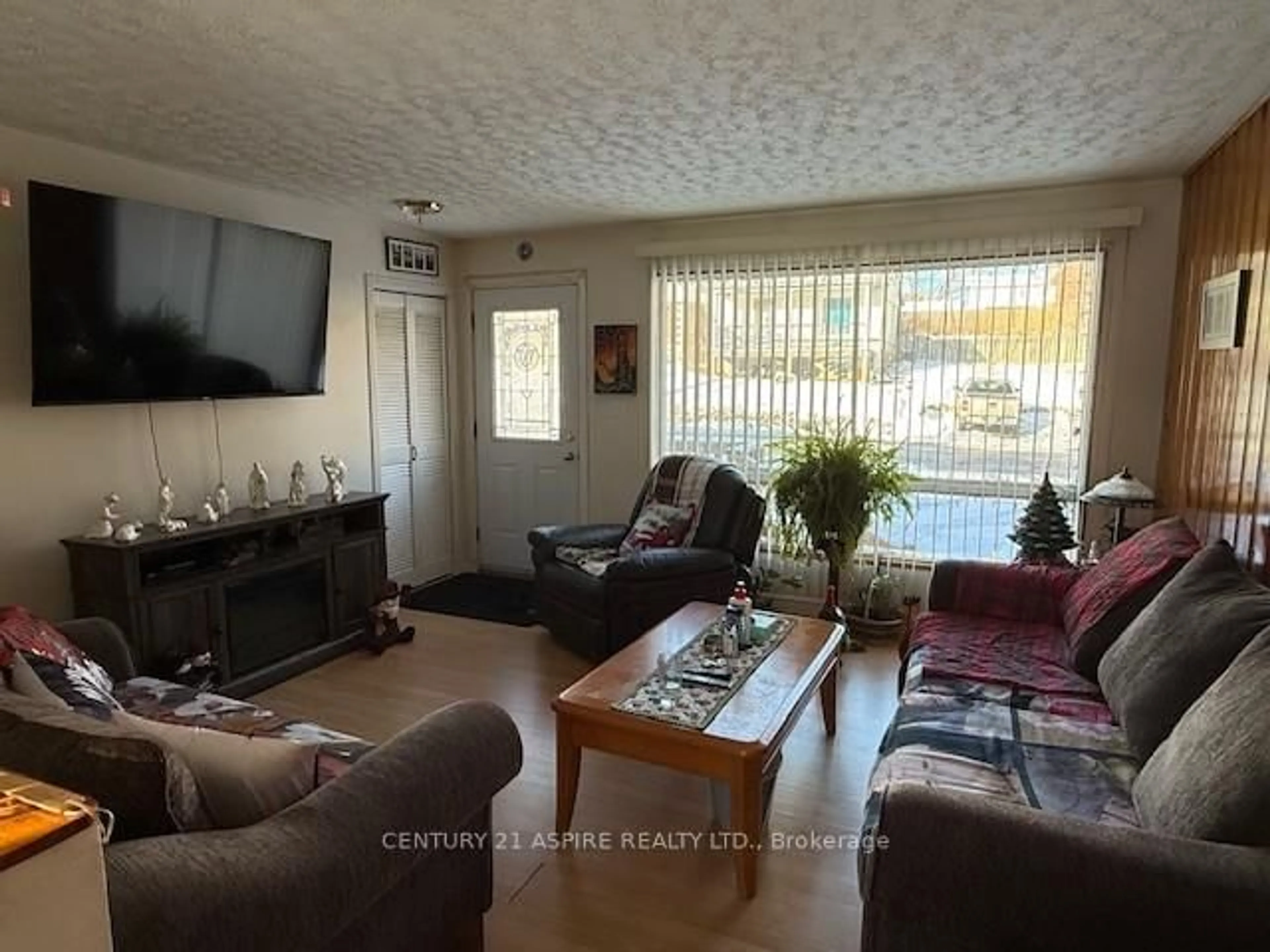 Living room with furniture, unknown for 394 Mcgee St, Pembroke Ontario K8A 6C5