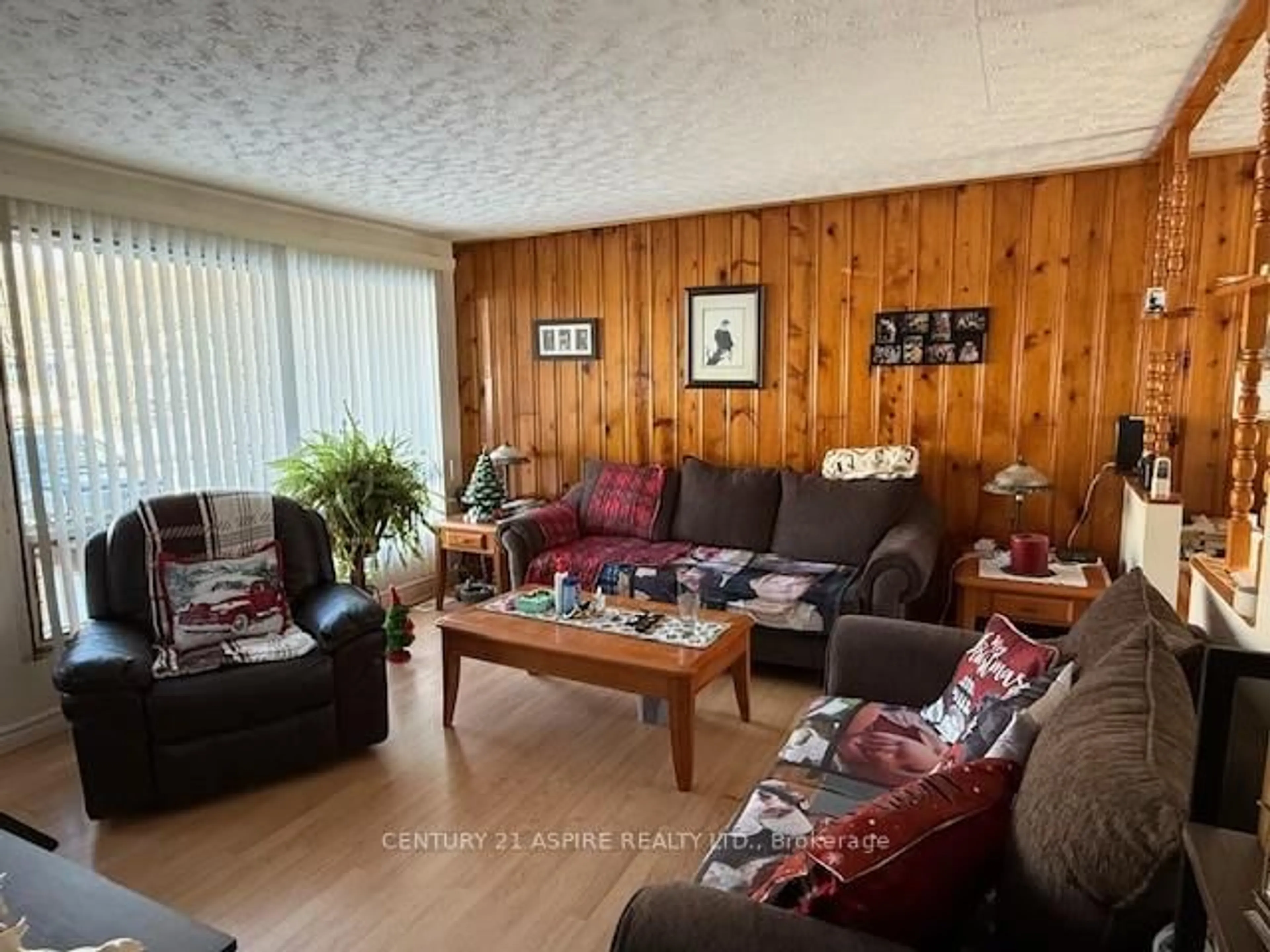 Living room with furniture, unknown for 394 Mcgee St, Pembroke Ontario K8A 6C5