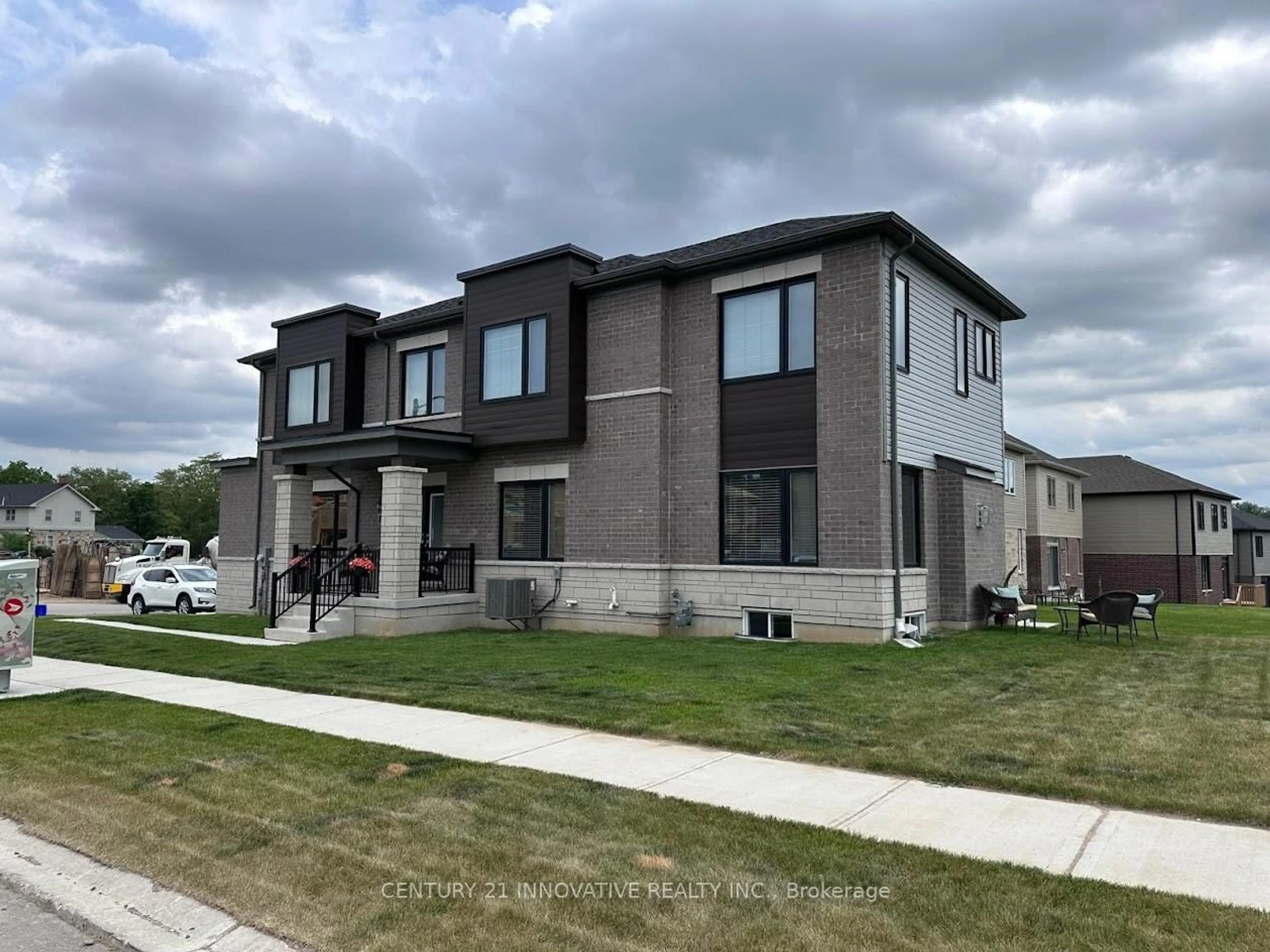 Home with brick exterior material, building for 17 Gilham Way, Brant Ontario N3L 0M7