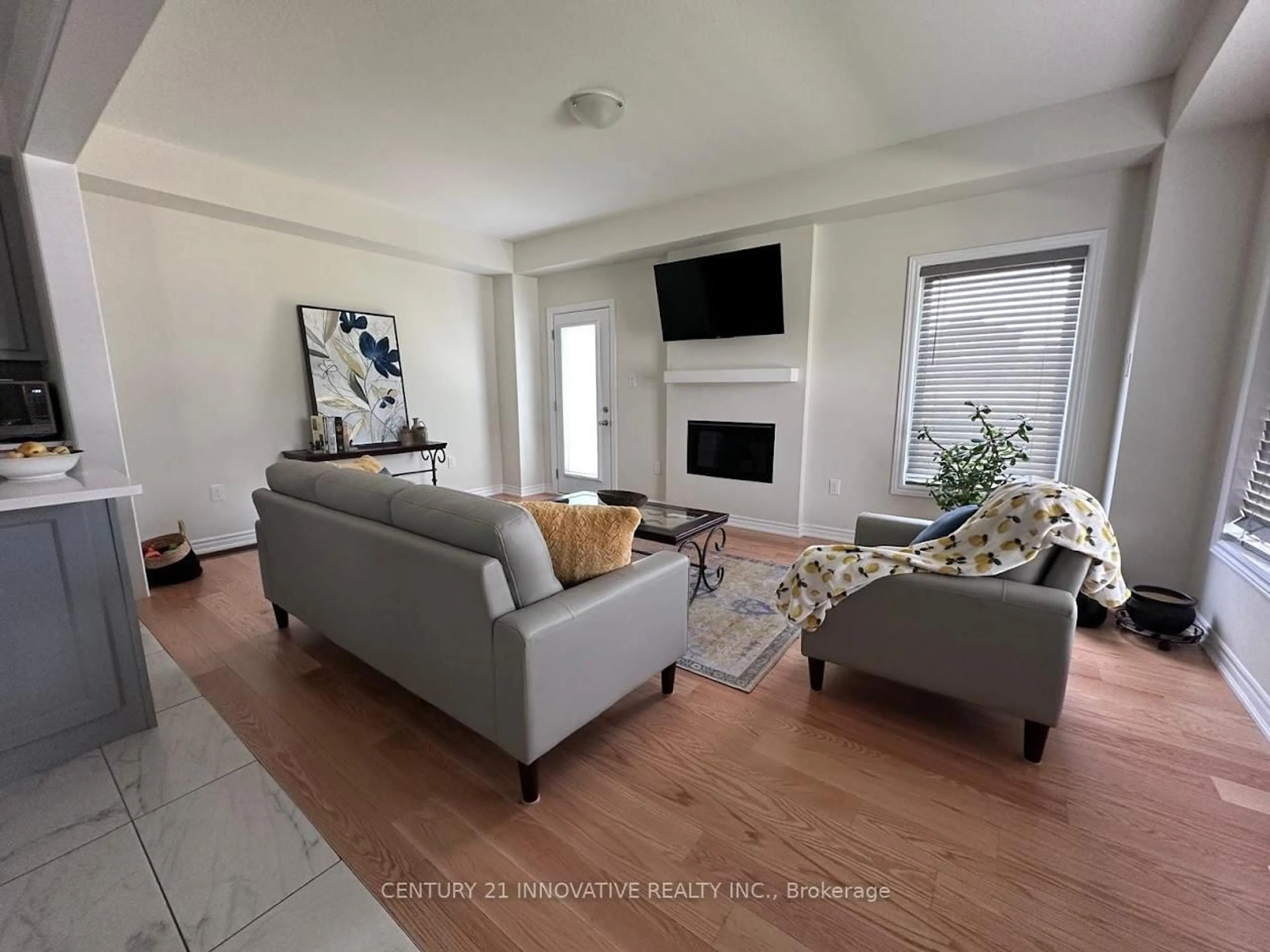 Living room with furniture, unknown for 17 Gilham Way, Brant Ontario N3L 0M7