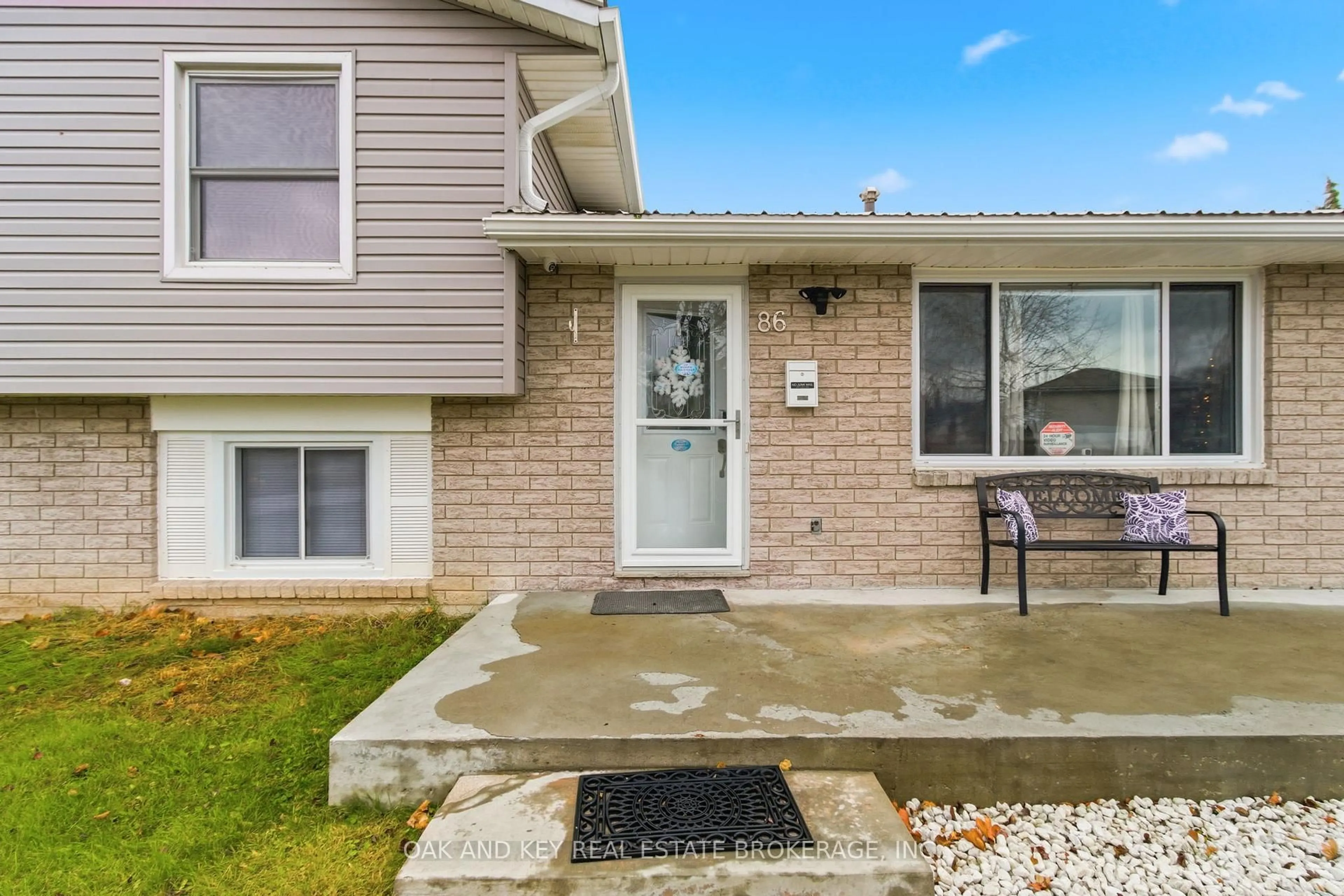 Home with vinyl exterior material, street for 86 Chestnut Dr, Chatham-Kent Ontario N7M 4Z1