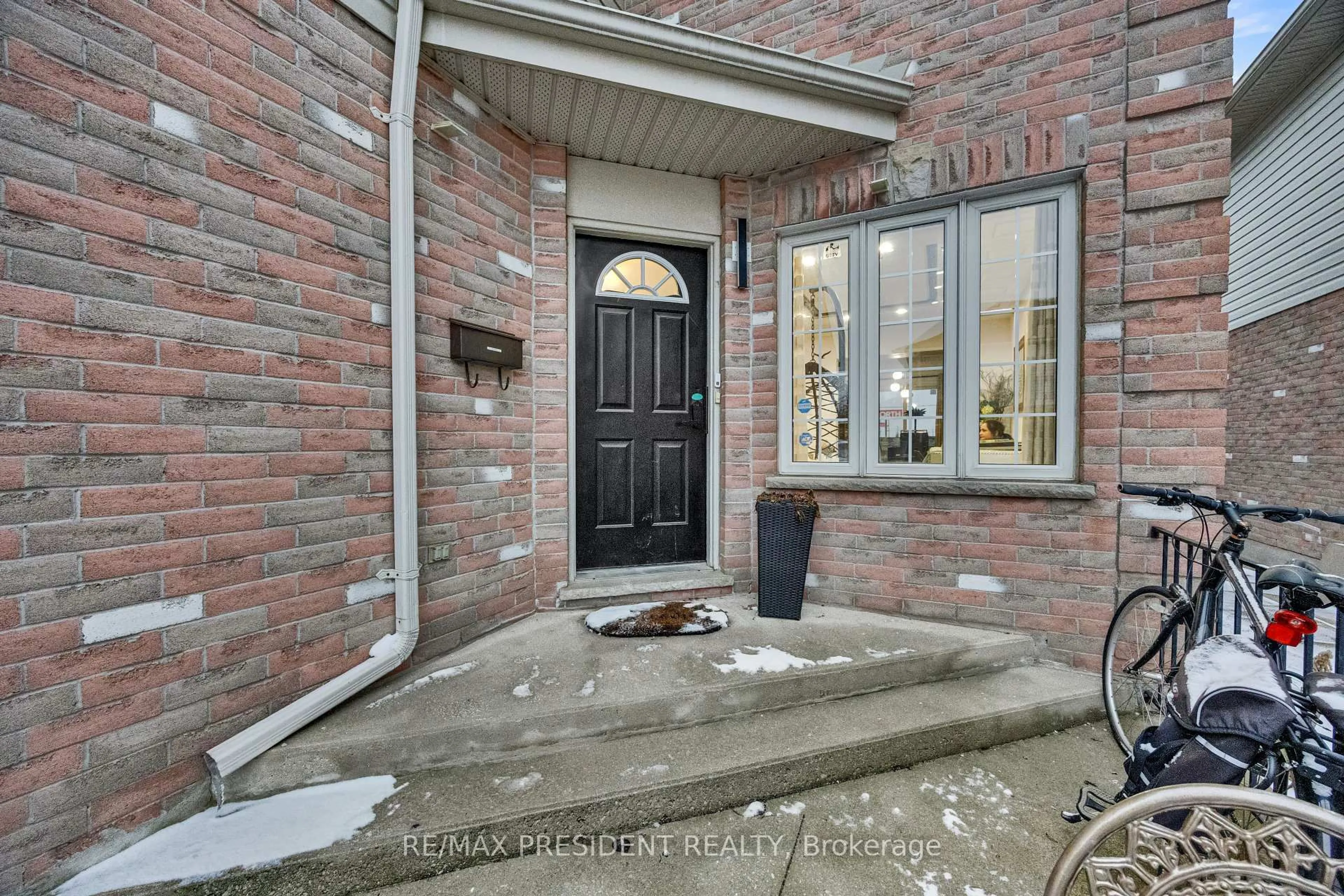 Indoor entryway for 10 Chalkstone Dr #18, London South Ontario N6E 3Z9