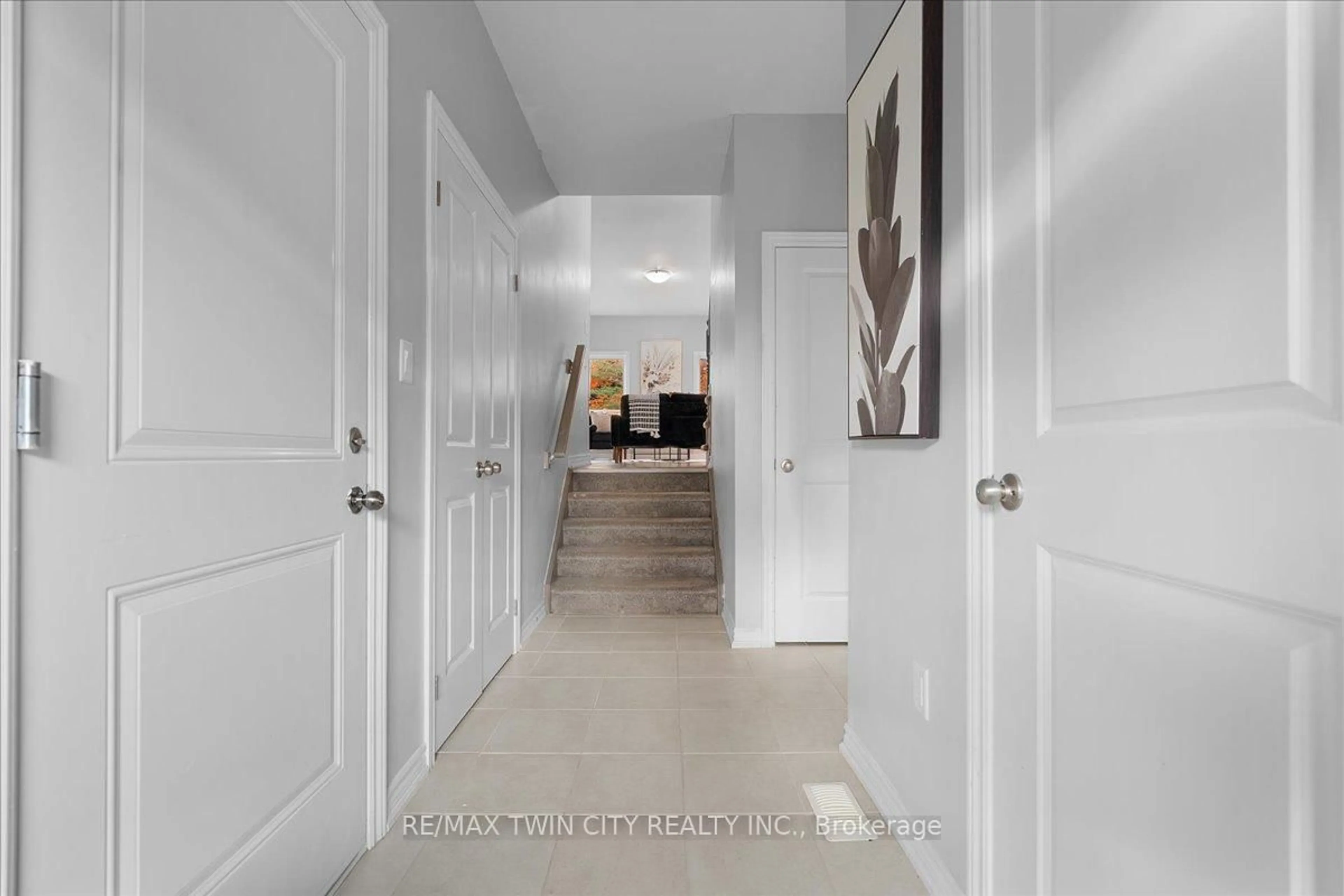 Indoor entryway for 324 Equestrian Way #28, Cambridge Ontario N3E 0E2