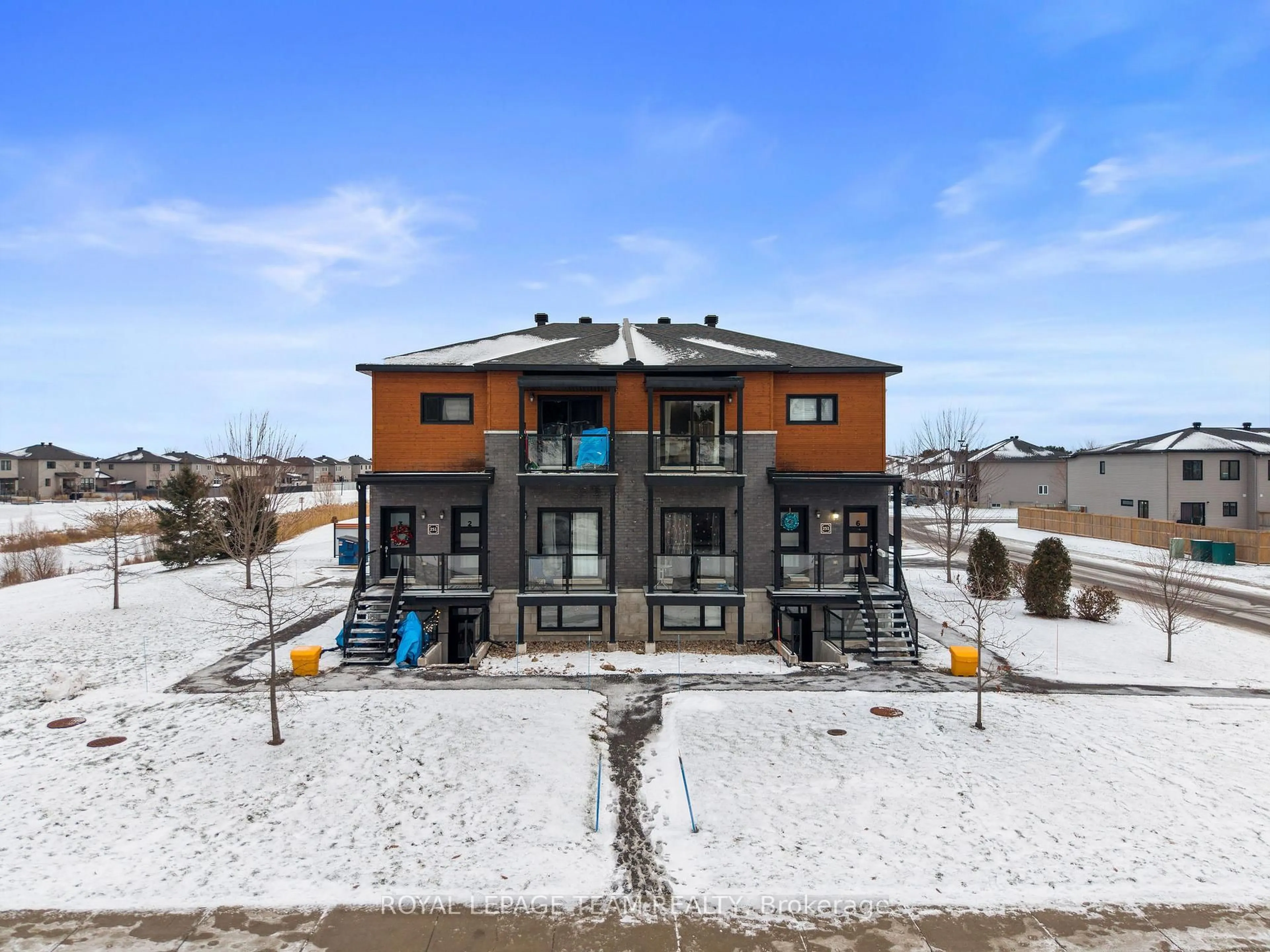 A pic from outside/outdoor area/front of a property/back of a property/a pic from drone, building for 251 Capri Ave #6, Russell Ontario K0A 1W0