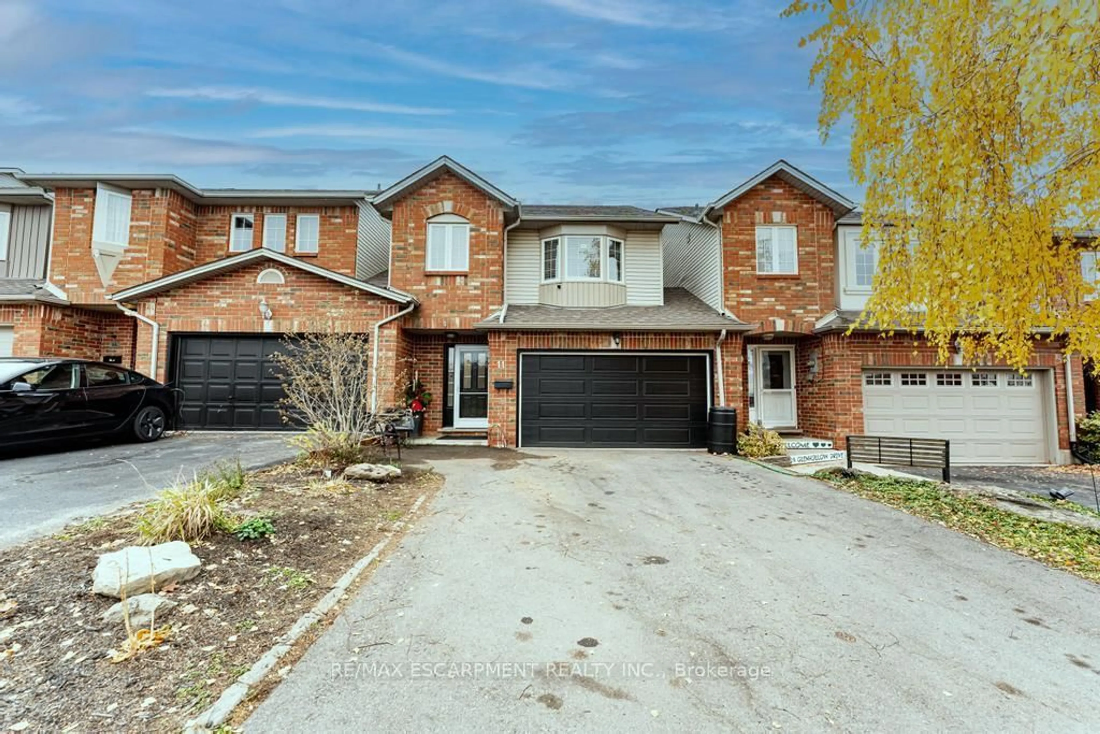Home with brick exterior material, street for 11 GLENHOLLOW Dr, Hamilton Ontario L8J 3T2