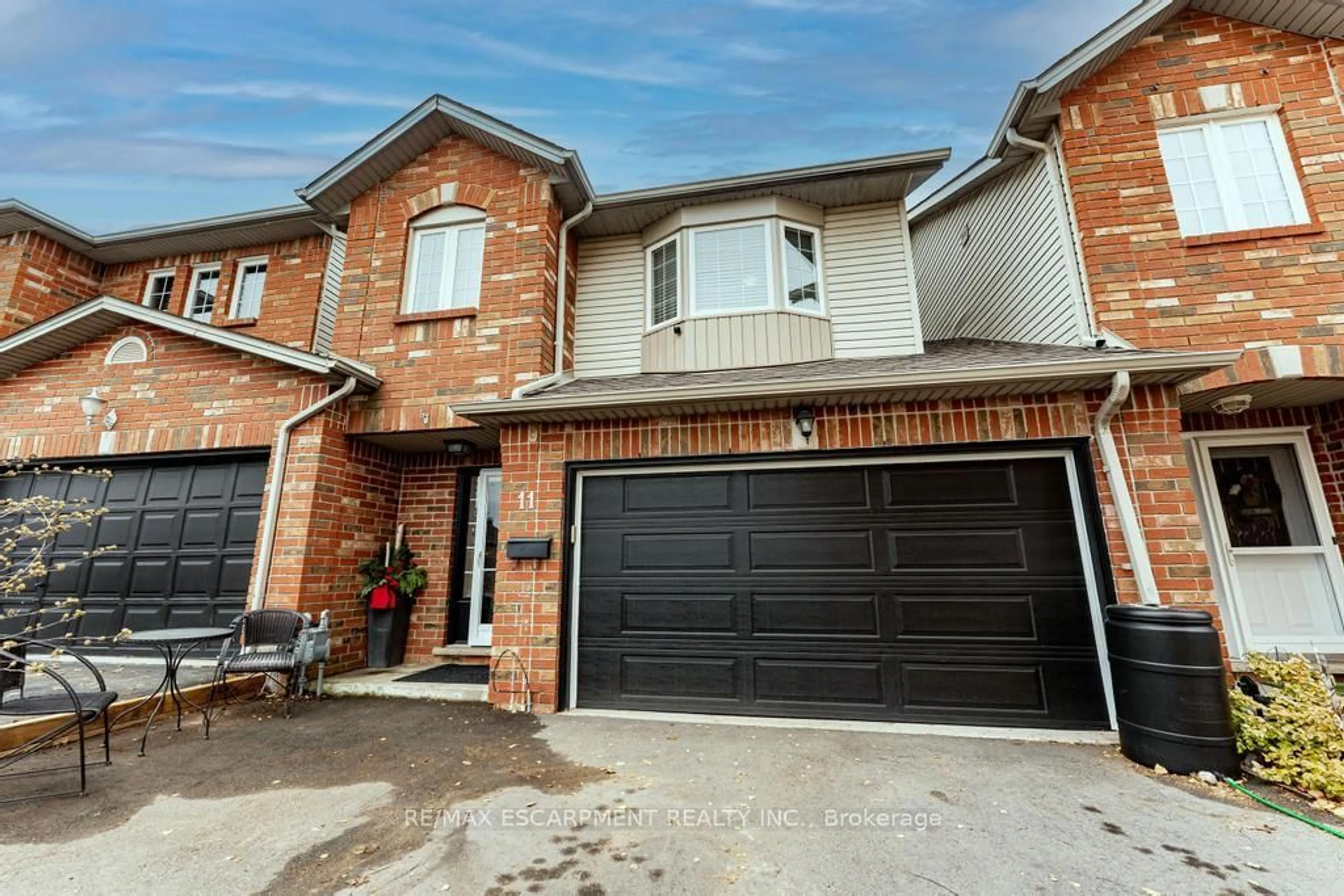 Home with brick exterior material, street for 11 GLENHOLLOW Dr, Hamilton Ontario L8J 3T2