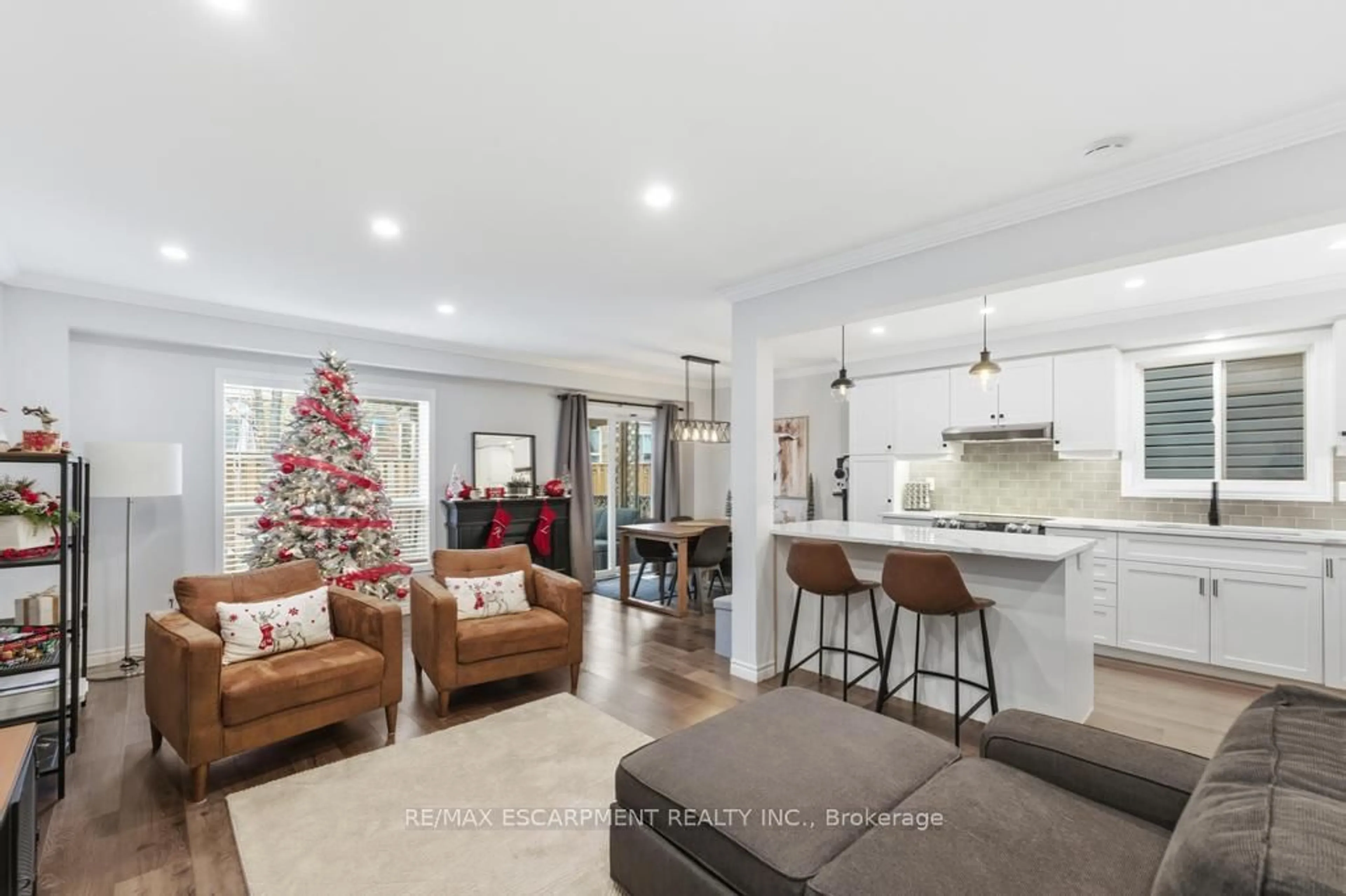 Open concept kitchen, unknown for 11 GLENHOLLOW Dr, Hamilton Ontario L8J 3T2