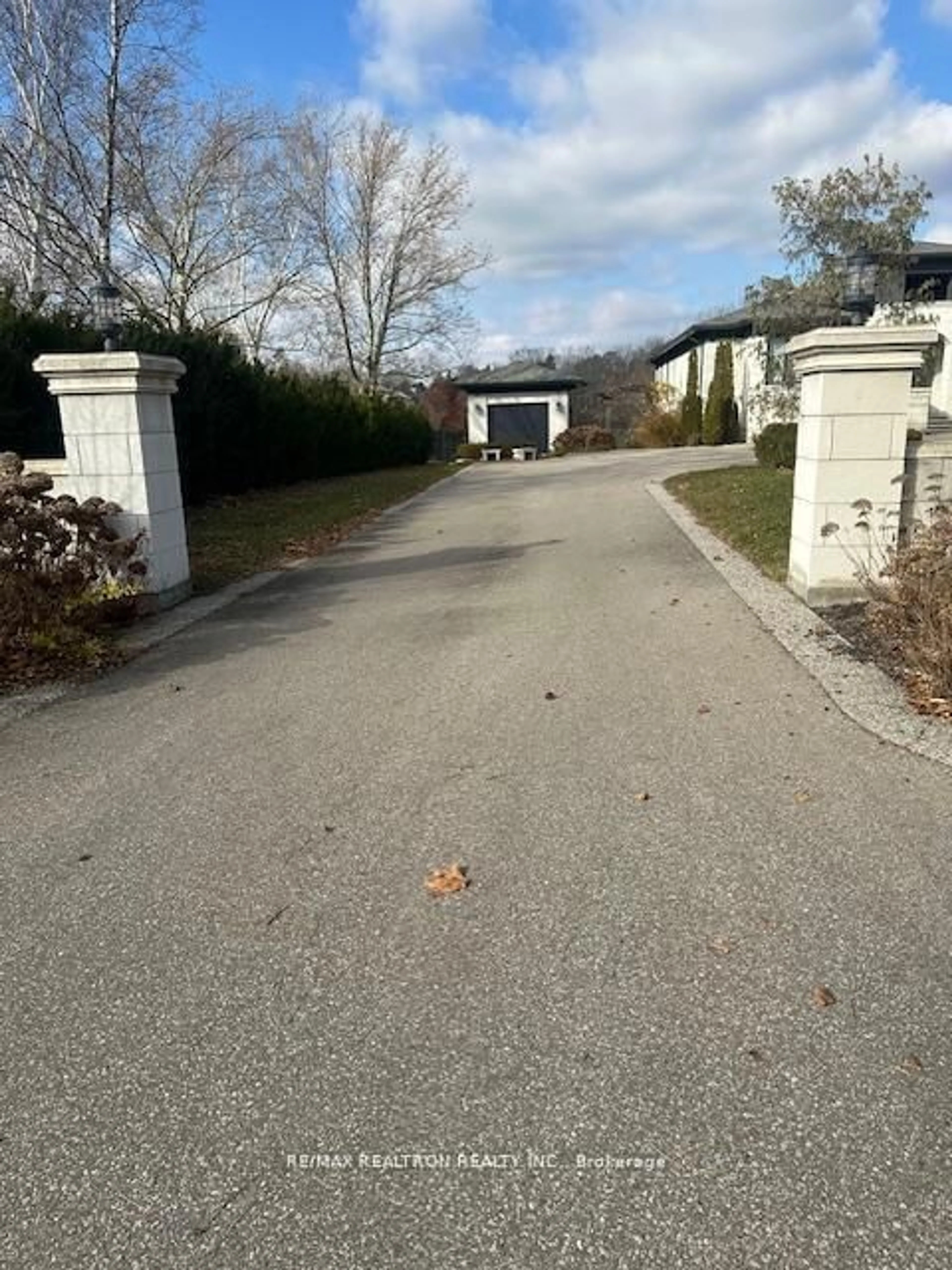 A pic from outside/outdoor area/front of a property/back of a property/a pic from drone, street for 67 Donjon Blvd, Norfolk Ontario N0A 1N7