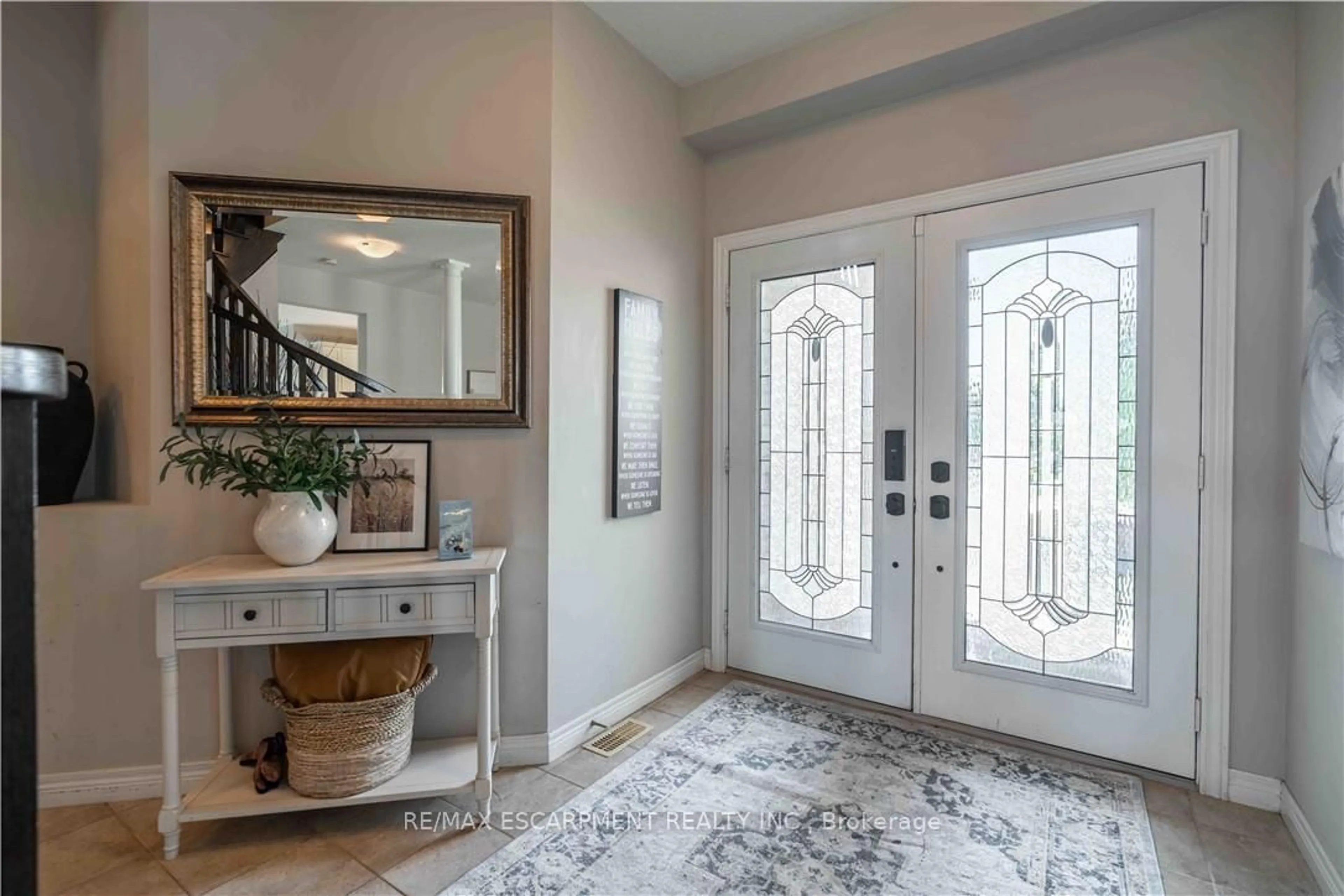 Indoor entryway for 51 Showcase Dr, Hamilton Ontario L0R 1P0