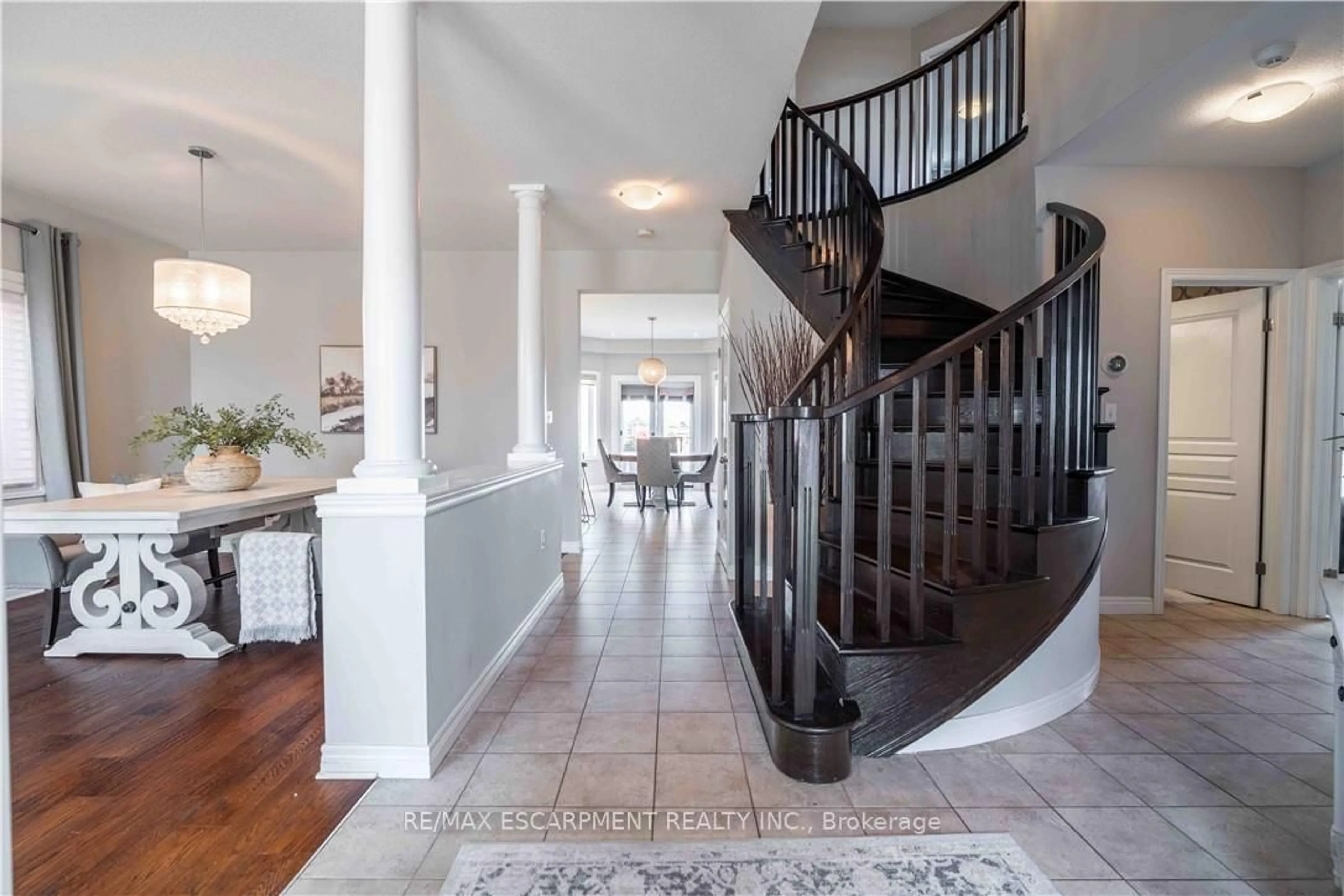 Indoor entryway for 51 Showcase Dr, Hamilton Ontario L0R 1P0